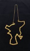 A contemporary hammered and articulated 18ct hallmarked yellow gold necklace. Weight: 7.28g