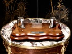 AN EARLY 20TH CENTURY SILVER MOUNTED HORN AND MAHOGANY DESK STAND, 1907