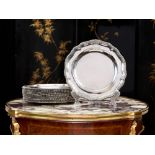 A SET OF TWELVE GEORGIAN STERLING SILVER DINNER PLATES, LONDON, 1828 BENJAMIN SMITH II