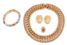 A group lot of jewellery to include a Victorian garnet-set pendant, in unmarked yellow metal, surfac