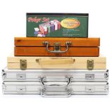 4 Backgammon-Spiele und Poker-Set.
