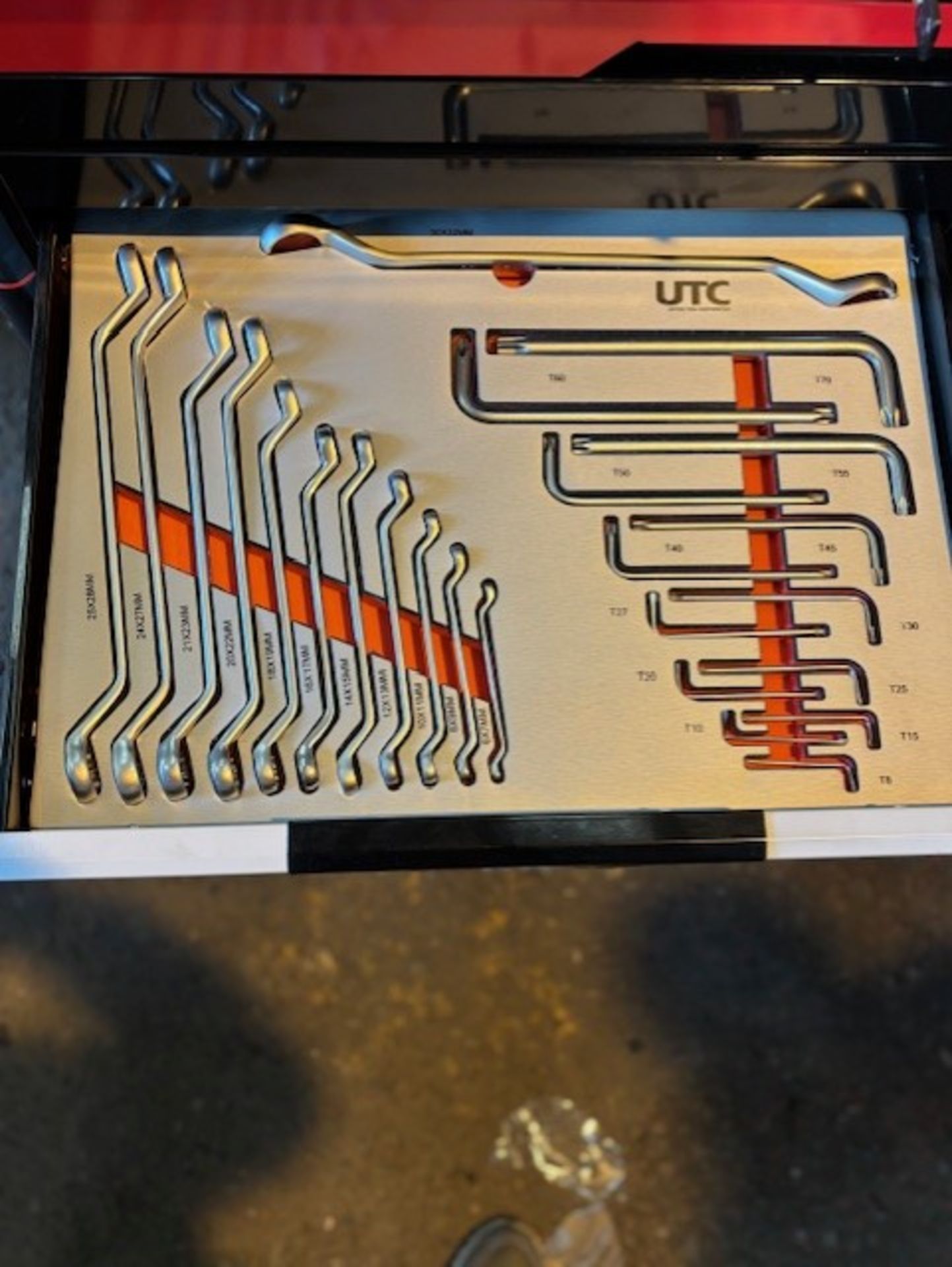 United Tool Corporation Tool Box - 13 drawer tool cabinet Model 810056-utc - Image 2 of 14