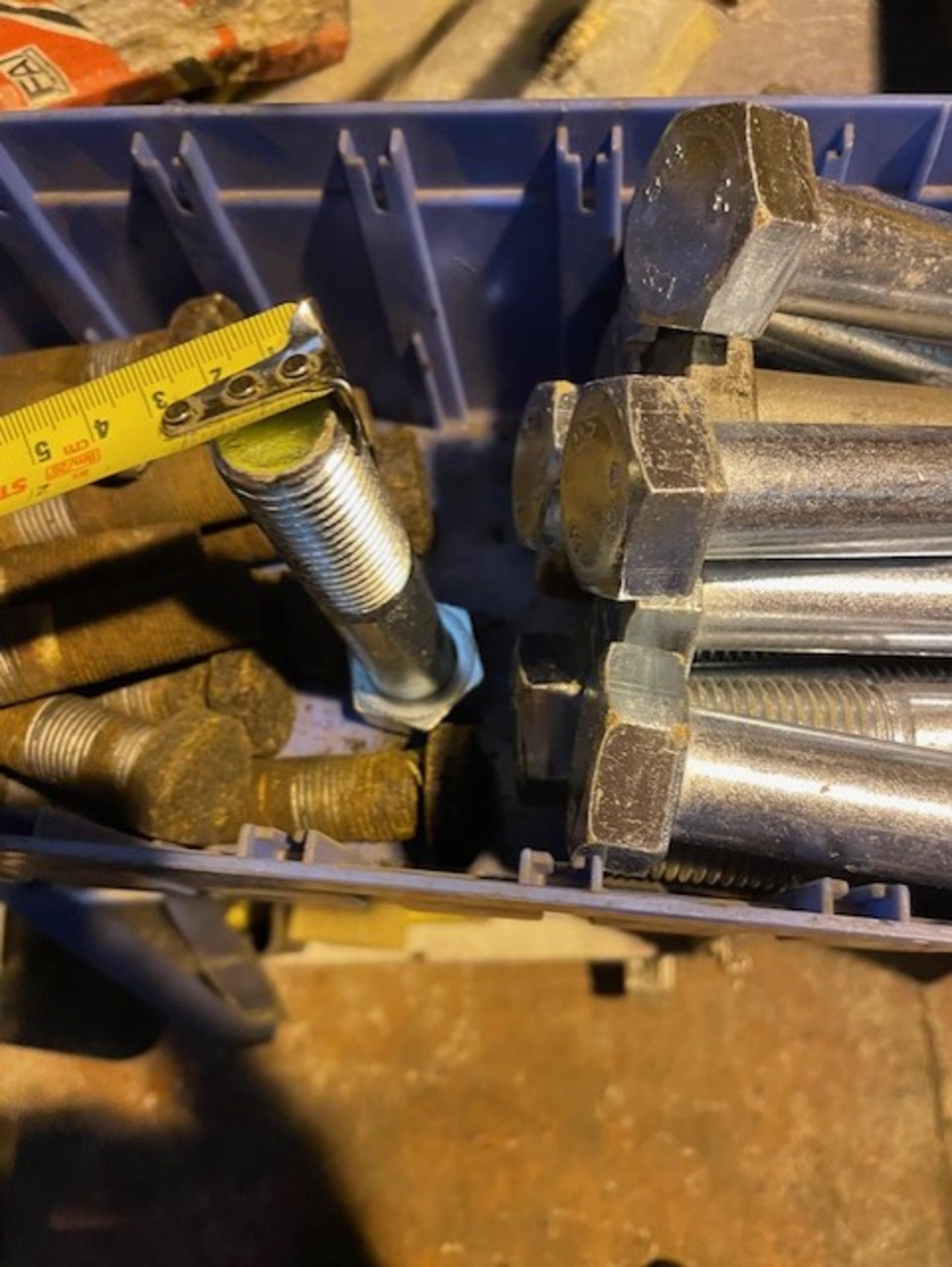 Tray of bolts 4 & 5 x 22 - Image 4 of 4