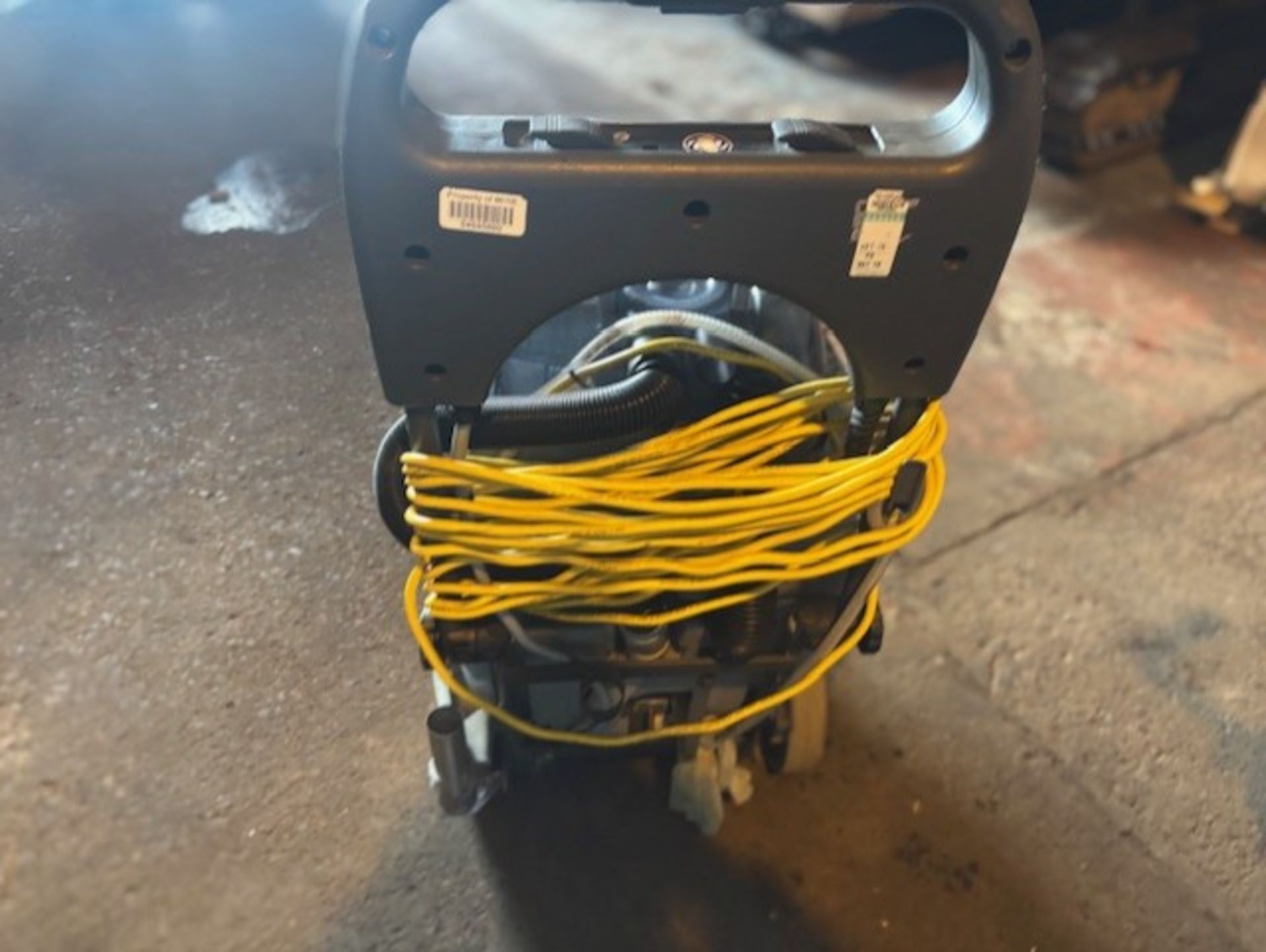 Nilfisk ax410 carpet cleaner in very good condition the only issue is the broken piece see photo - Image 5 of 8