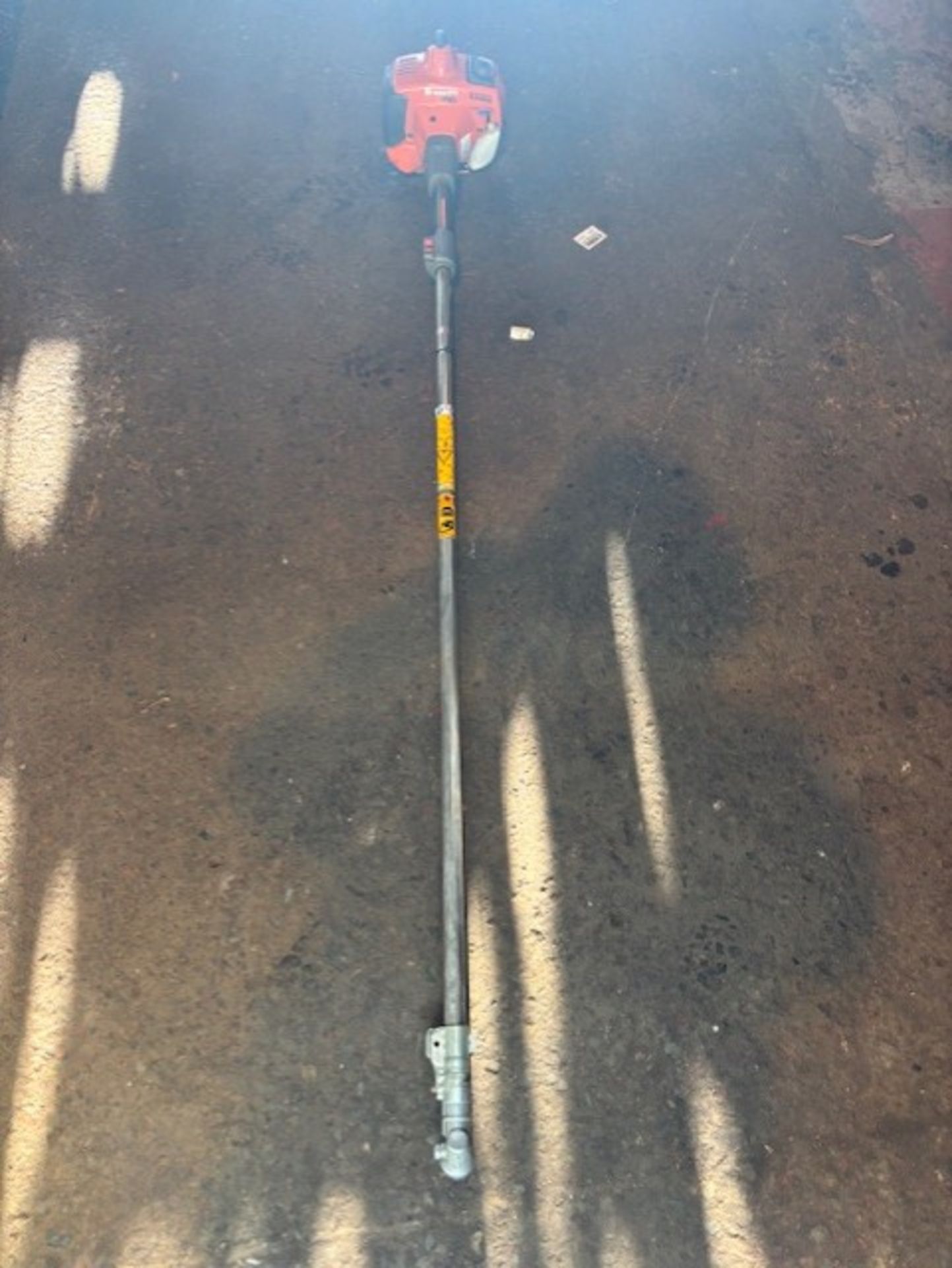 New husqvarna strimners pole saw has a strimners gearbox with it but has no head for the spool for - Image 3 of 4