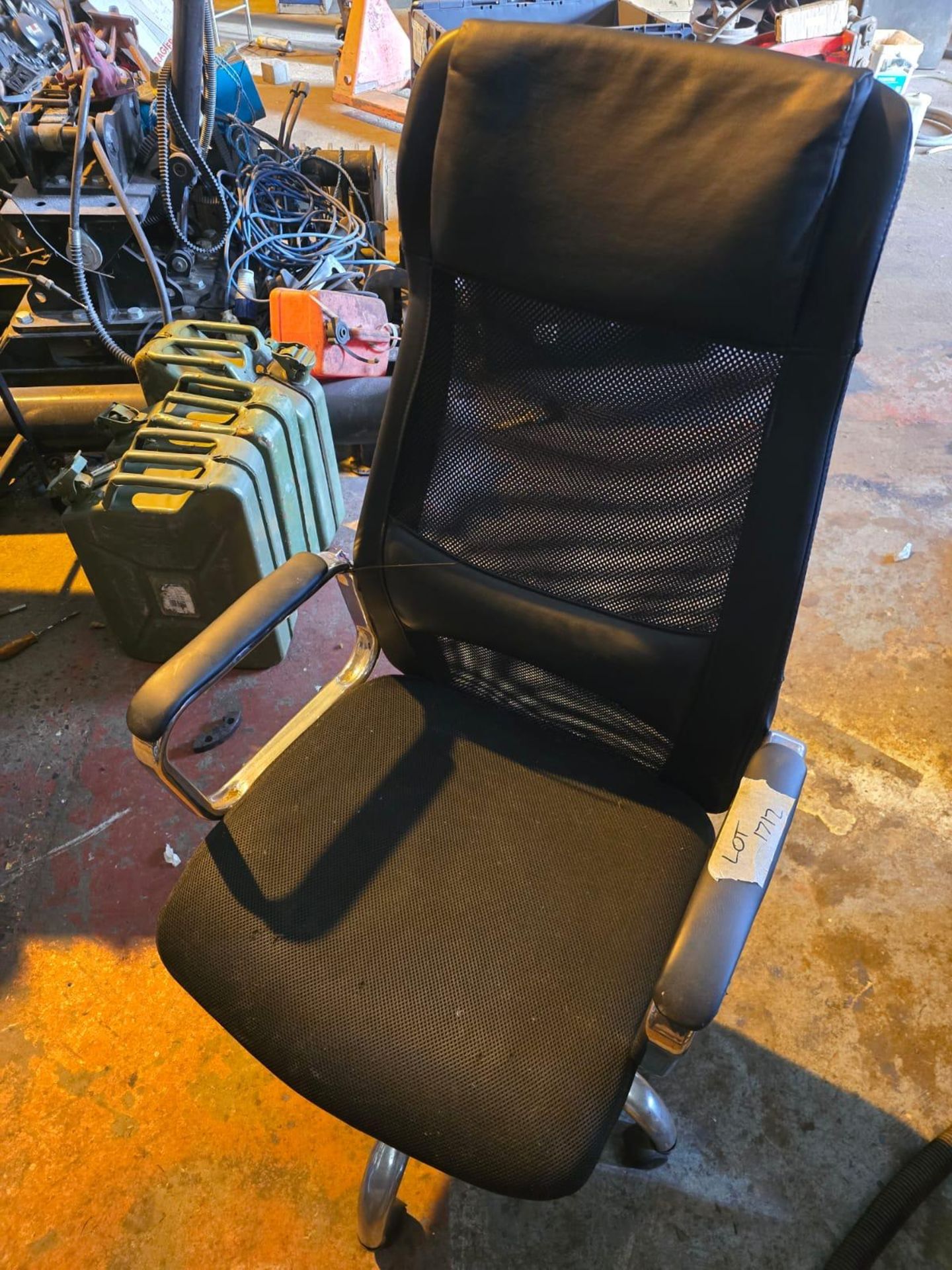 Black office chair