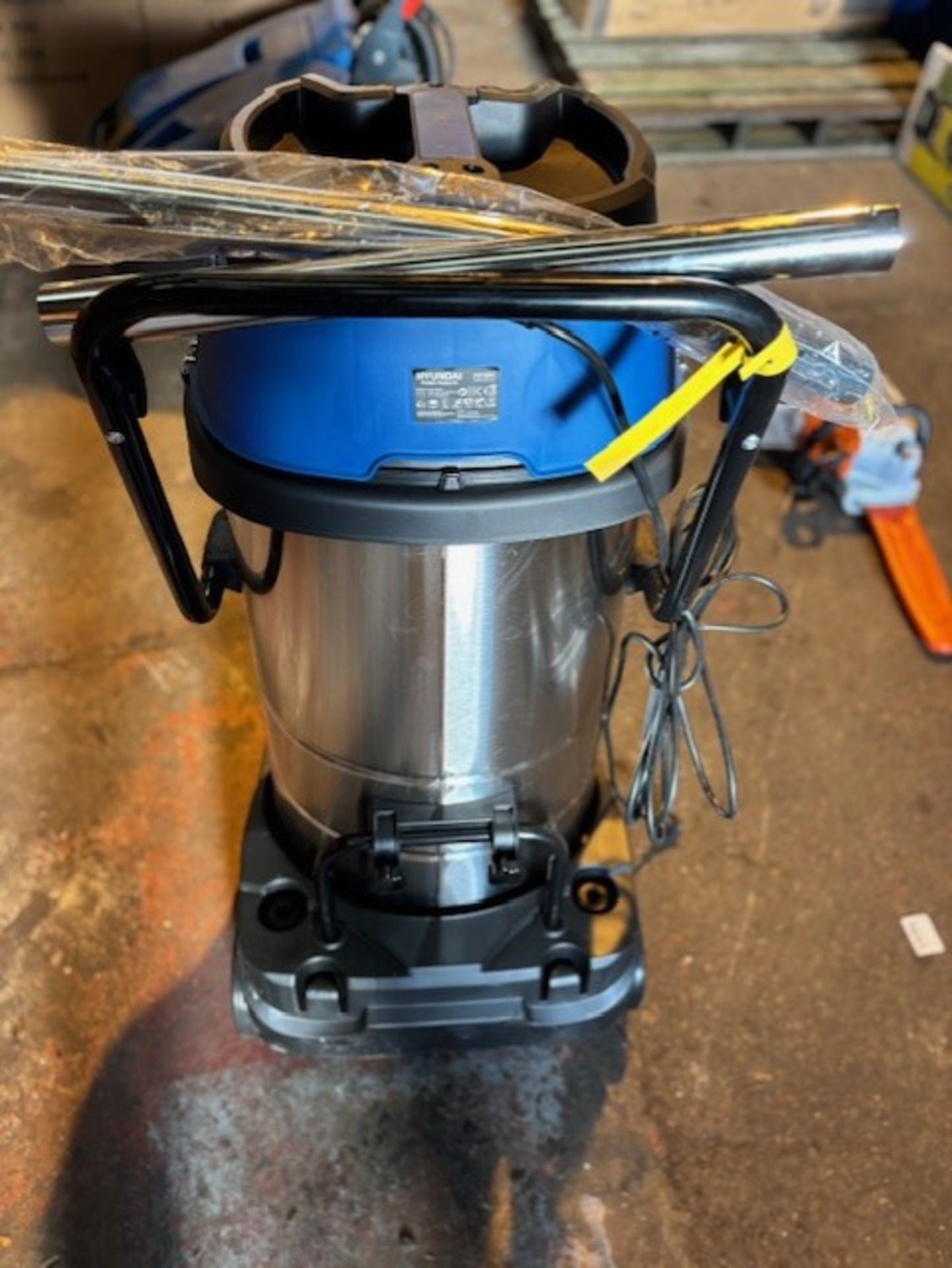 Hyundai triple vac motor wet n dry hoover new unused has a spec sheet with it with all these are - Image 4 of 7