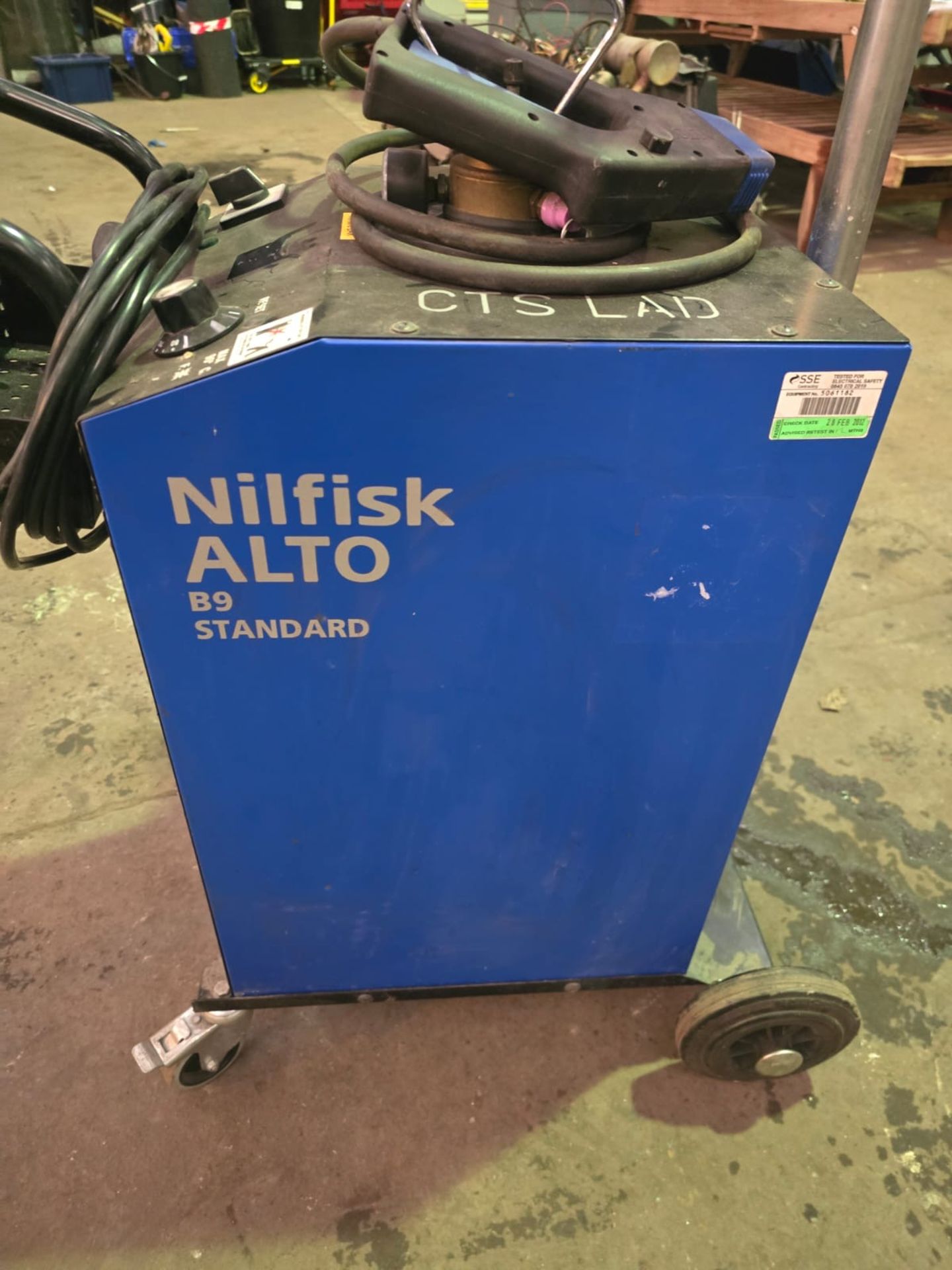 Nilfisk B9 Alto hot low pressure washer with table