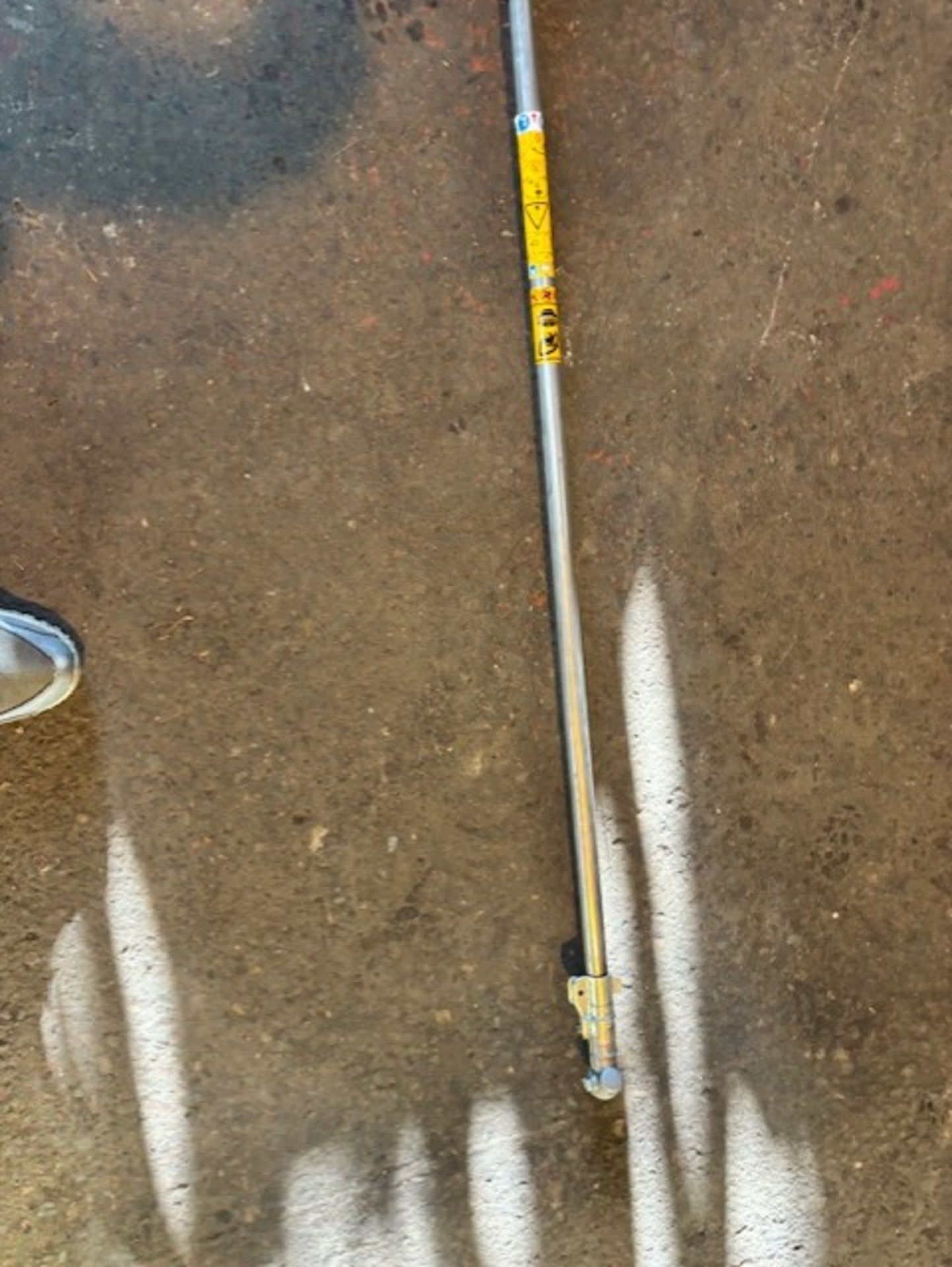 New husqvarna strimners pole saw has a strimners gearbox with it but has no head for the spool for - Image 2 of 4