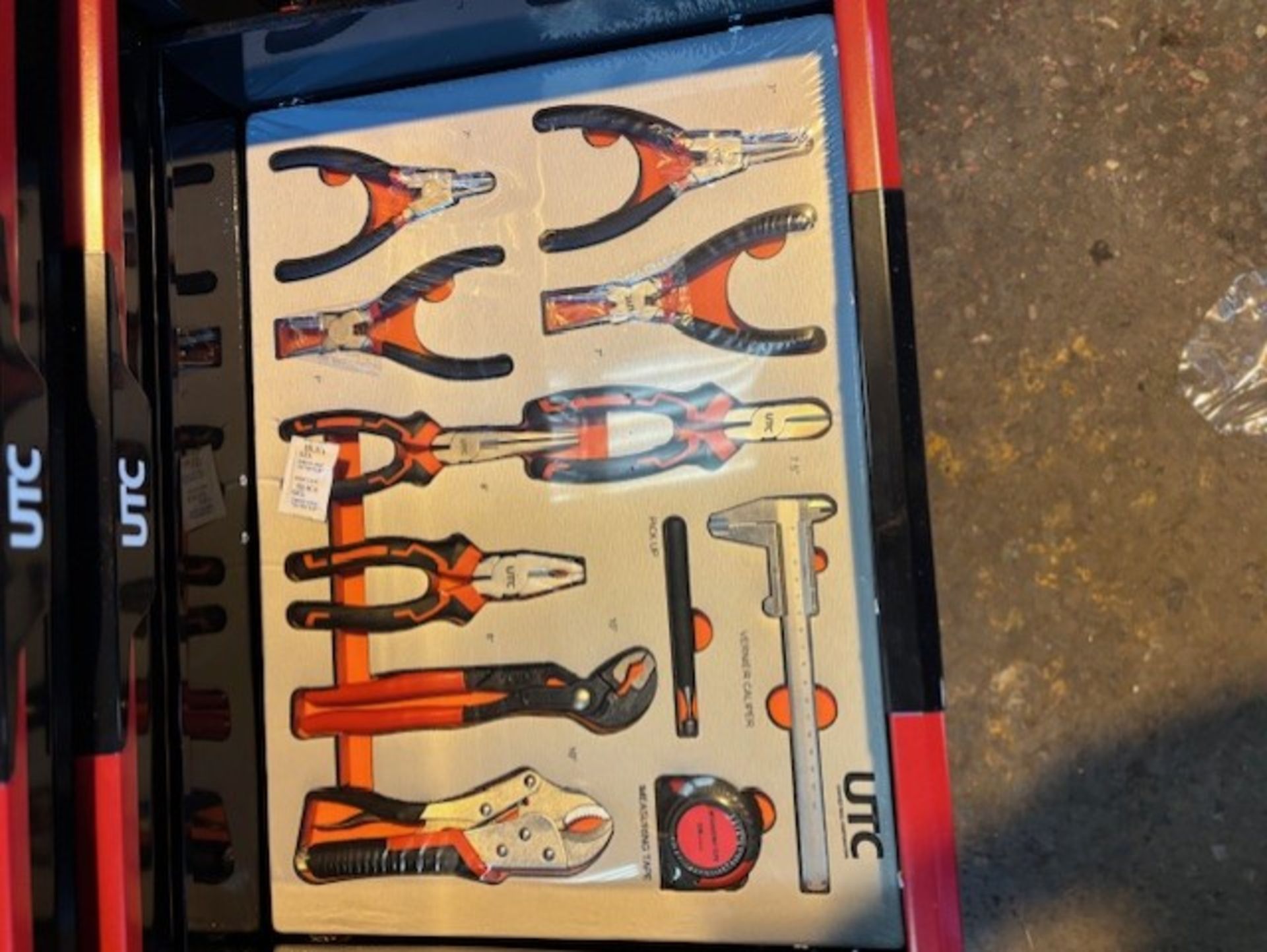 United Tool Corporation Tool Box - 13 drawer tool cabinet Model 810056-utc - Image 6 of 14