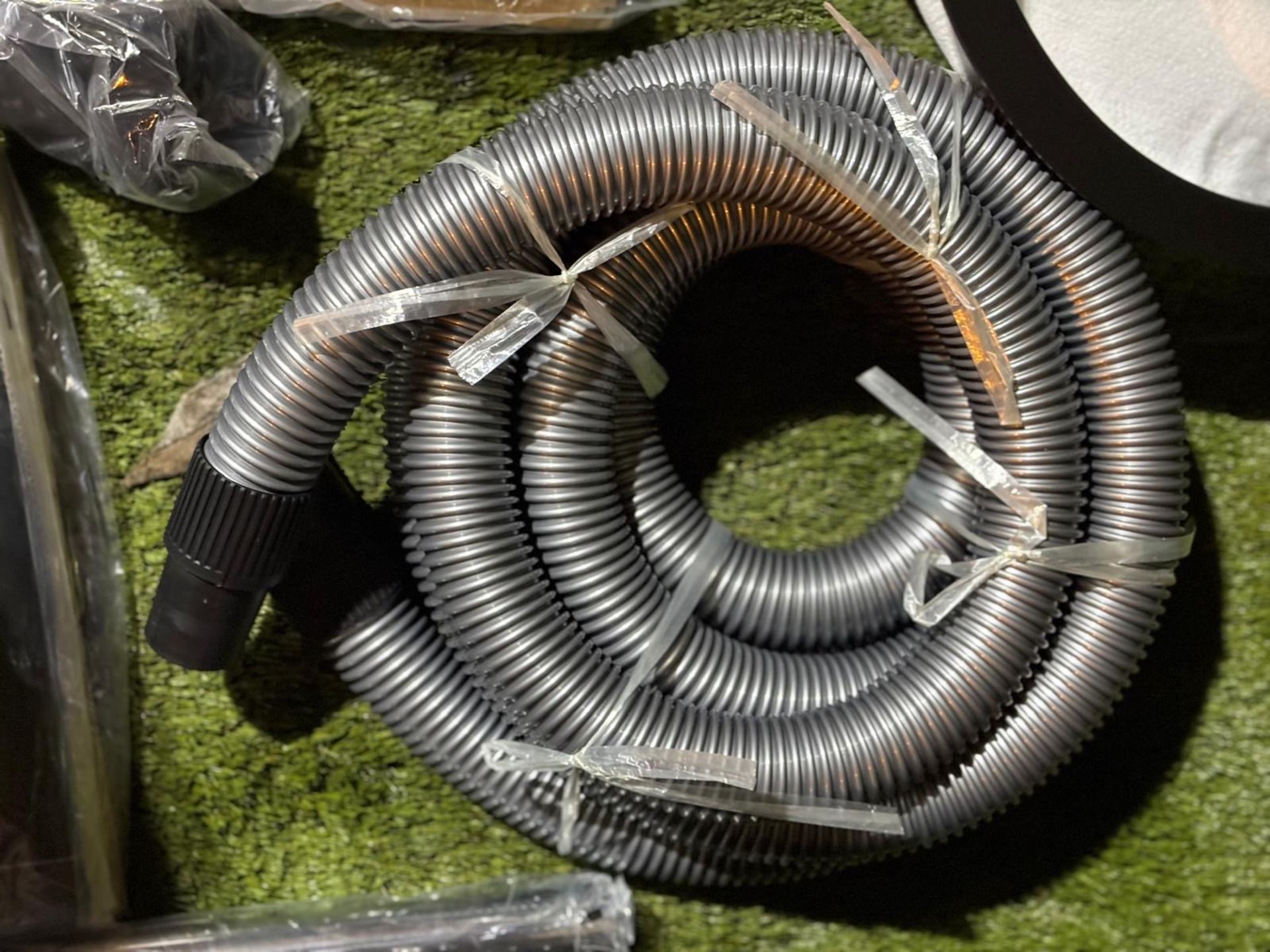 Hyundai 57717FF triple motor wet and dry 100 litre vacuum still in box all brand new these are not - Image 3 of 16