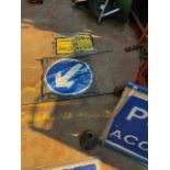 4 x signs recovery/arrow & 2 x police signs expensive to buy