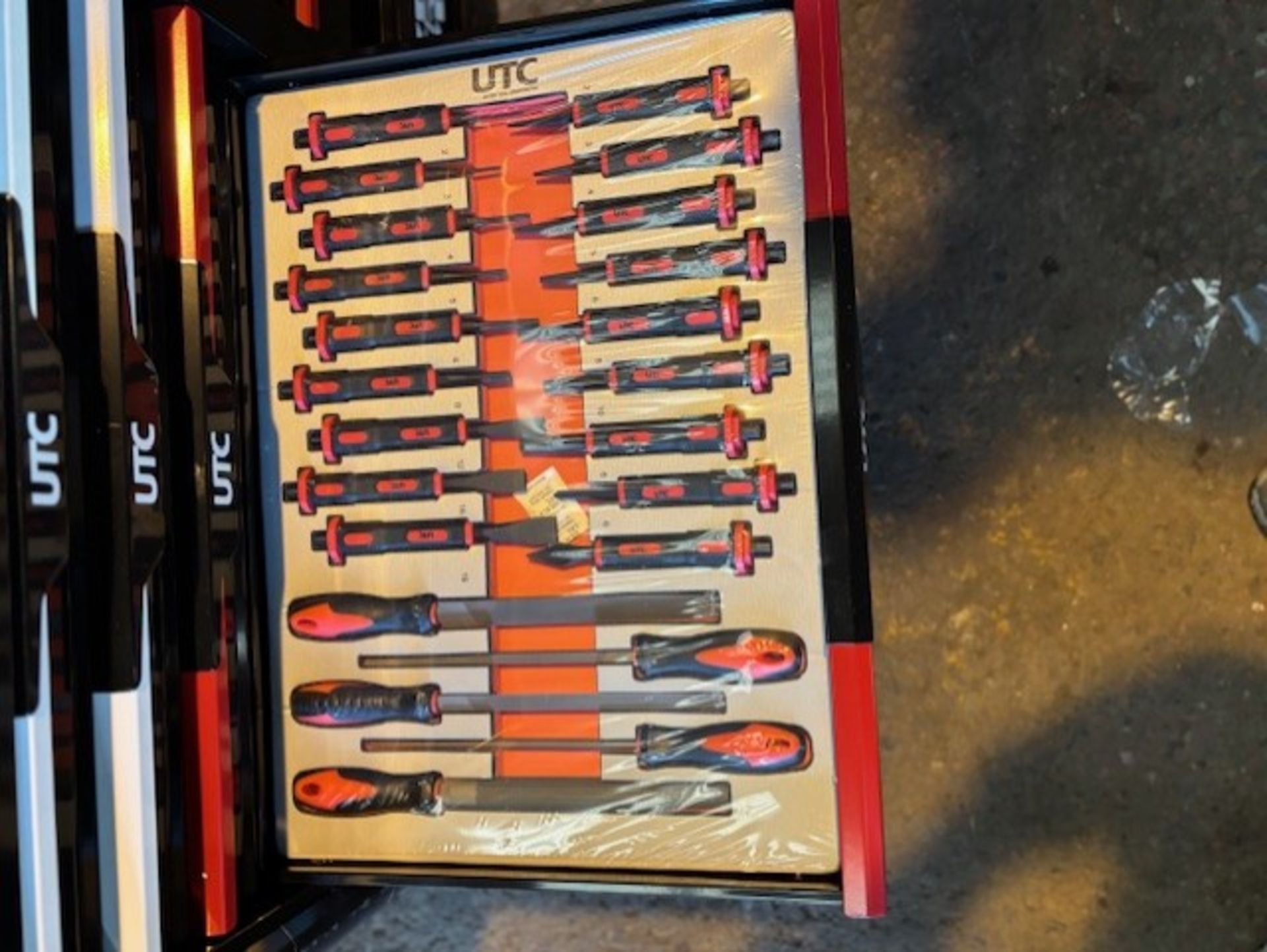 United Tool Corporation Tool Box - 13 drawer tool cabinet Model 810056-utc - Image 5 of 14