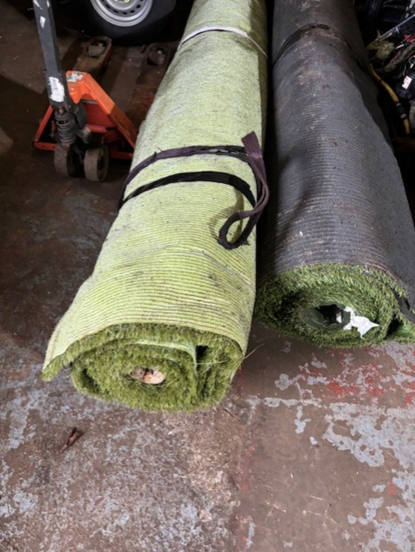 Artificial grass approx 32 metres squared of it it is Mayfair the best you can buy very good quality - Image 2 of 3