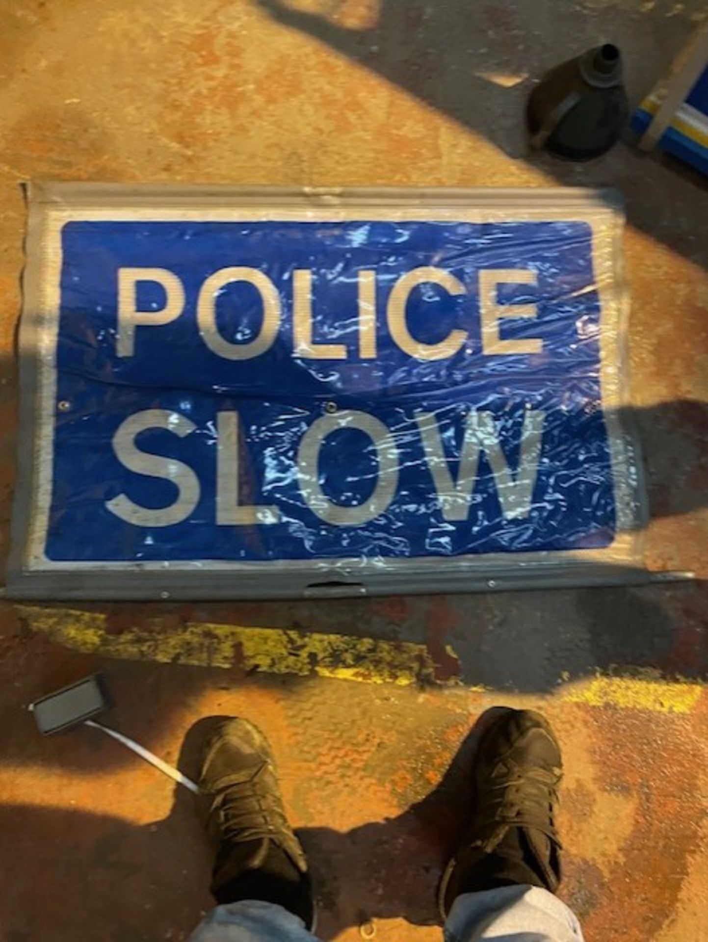 4 x signs recovery/arrow & 2 x police signs expensive to buy - Image 2 of 3