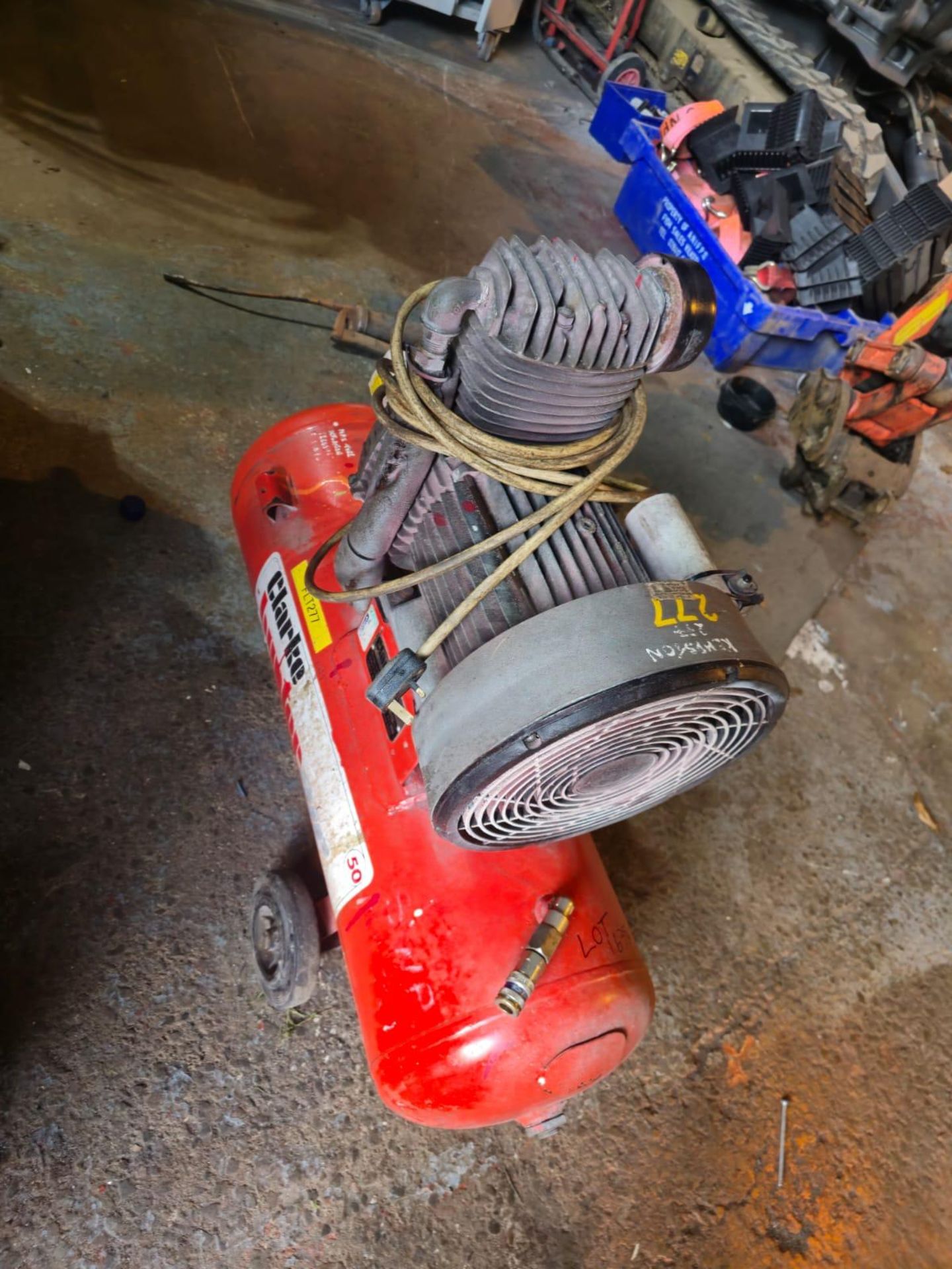 Clarke Hunter air 50L Compressor 240V - Image 2 of 3