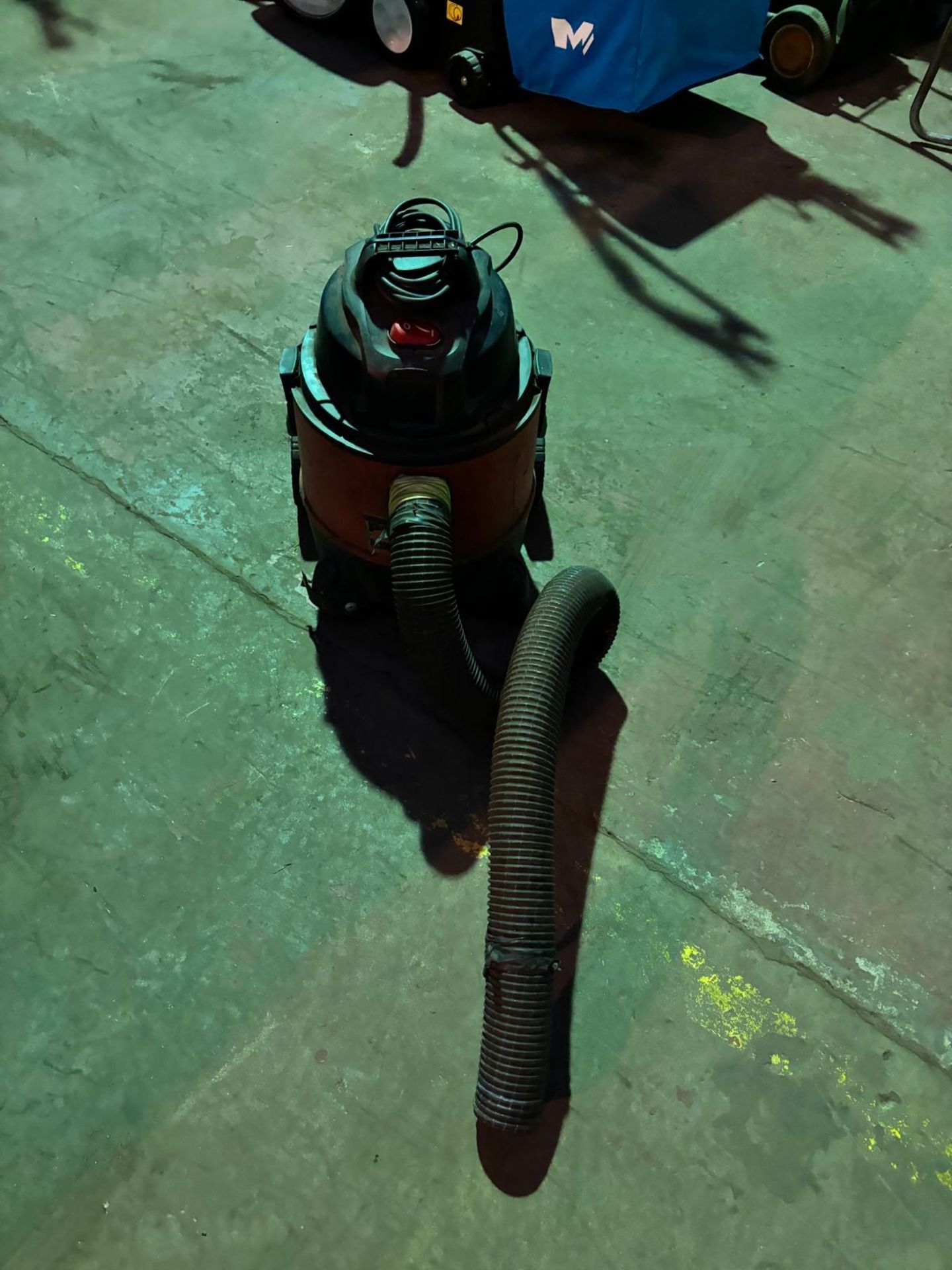 Sealey 240v wet and dry vacuum