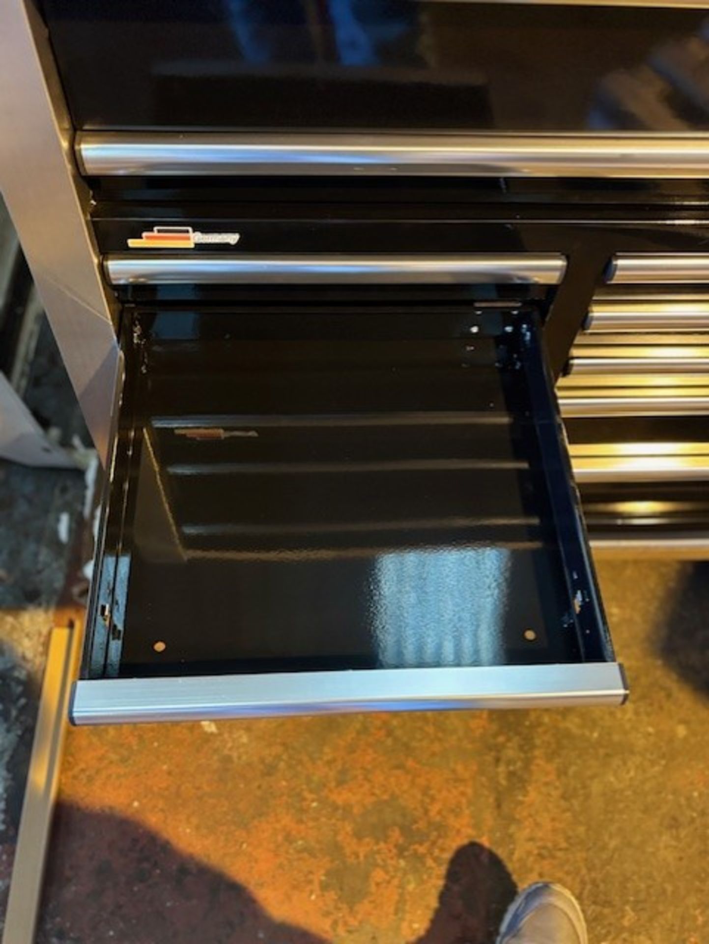 United Tool Corporation Tool Box - 13 drawer tool cabinet Model 810056-utc - Image 15 of 17