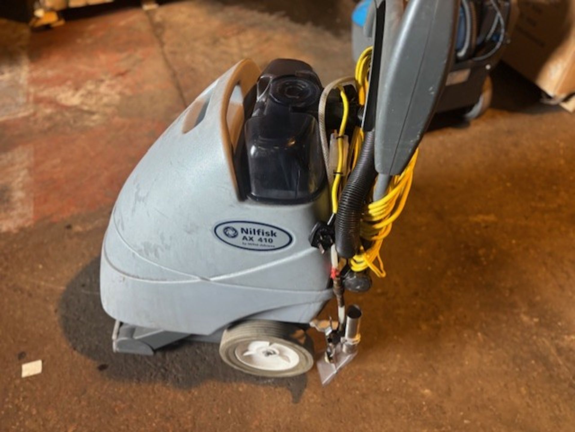 Nilfisk ax410 carpet cleaner in very good condition the only issue is the broken piece see photo - Image 8 of 8