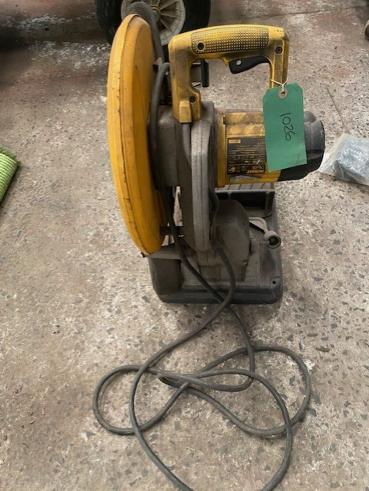Dewalt 355 110v saw working order - Image 3 of 4