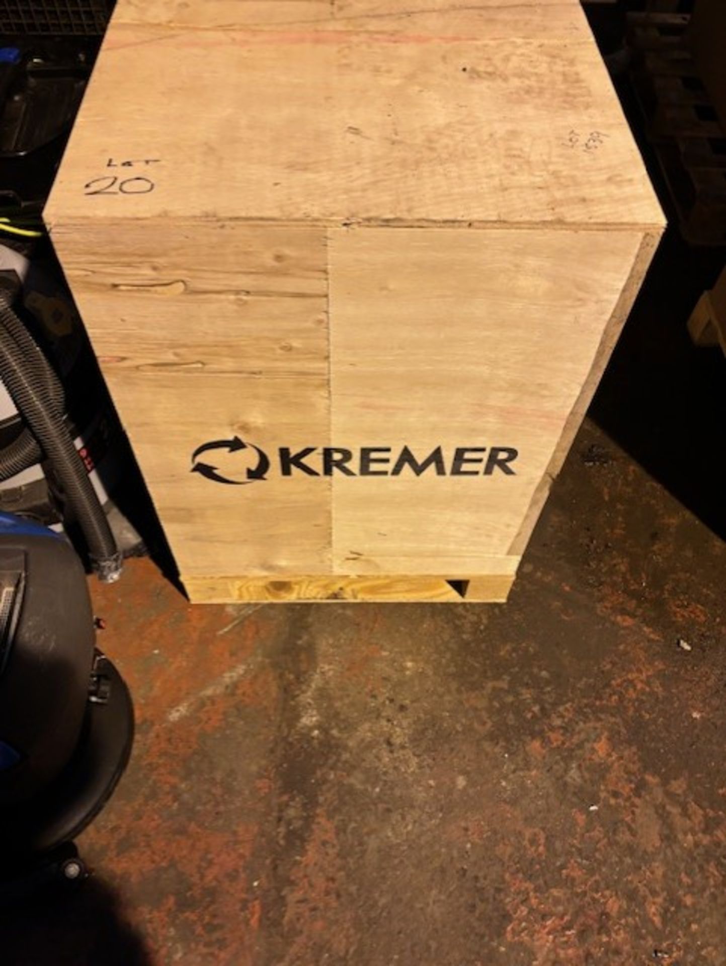 Kremer walk behind floor scrubber Still boxed never been opened this isn’t faulty at all and is from - Image 2 of 7