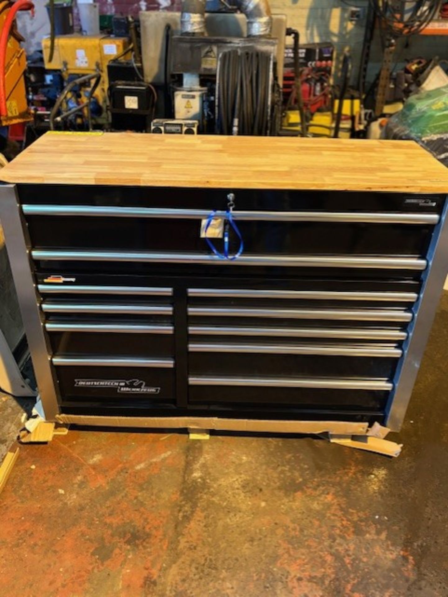 United Tool Corporation Tool Box - 13 drawer tool cabinet Model 810056-utc