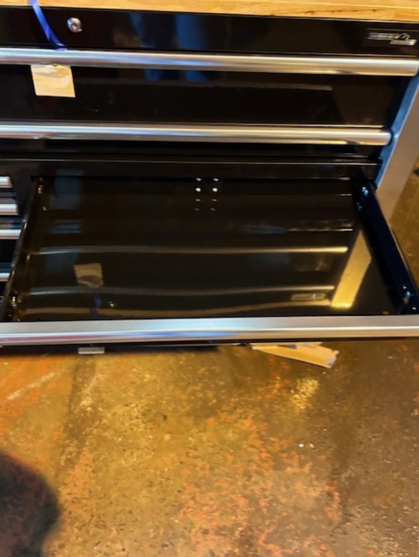 United Tool Corporation Tool Box - 13 drawer tool cabinet Model 810056-utc - Image 10 of 17