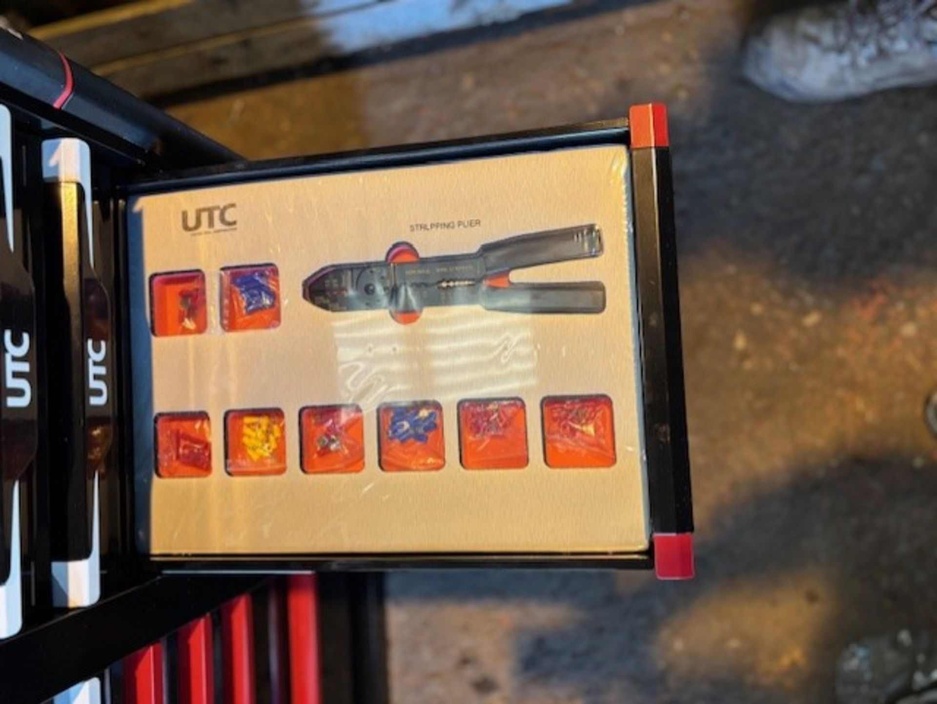 United Tool Corporation Tool Box - 13 drawer tool cabinet Model 810056-utc - Image 10 of 14