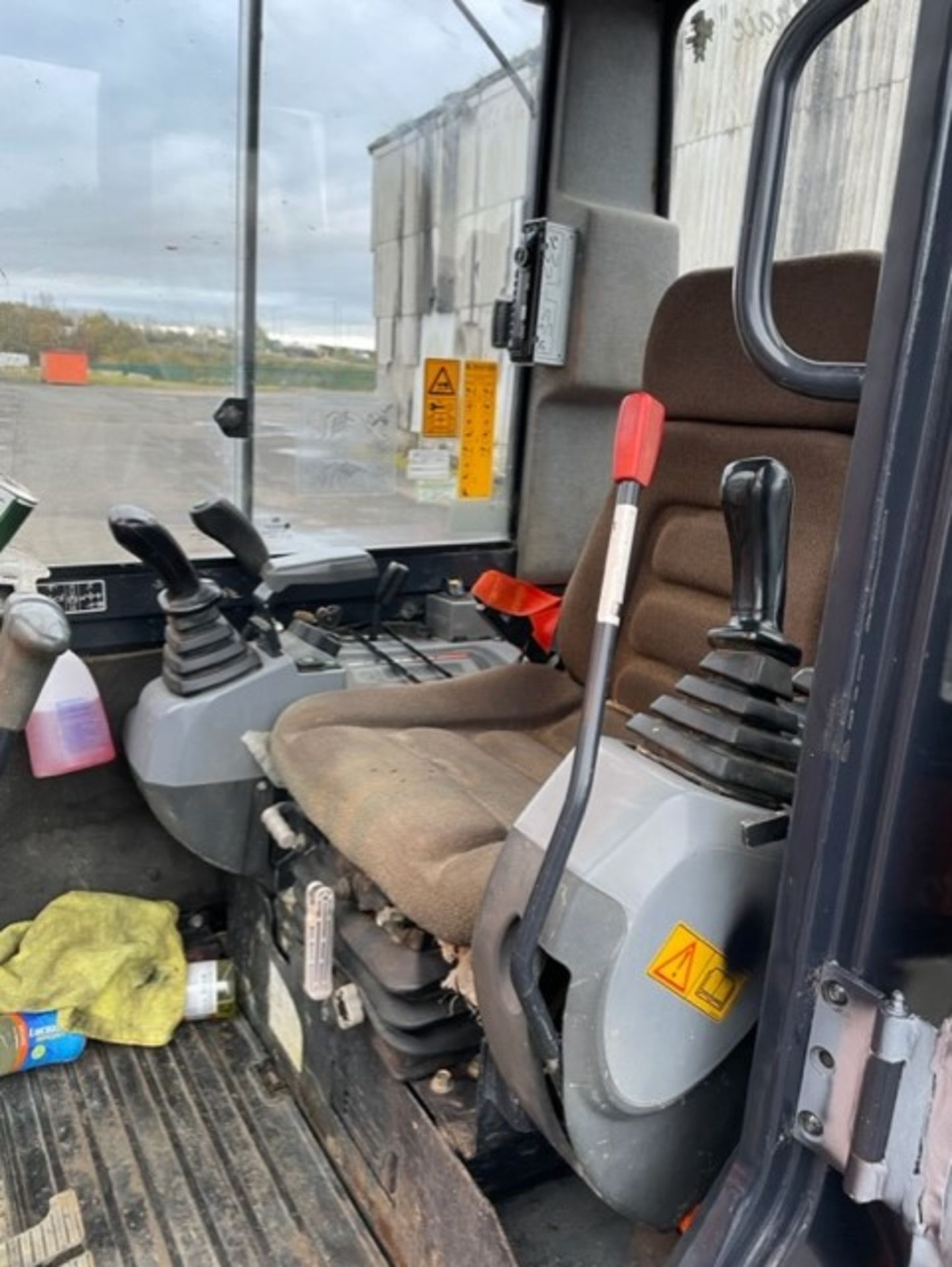 Kubota kx71  3 ton excavator 2015 in very decent condition all working always serviced 3k plus hours - Image 8 of 9