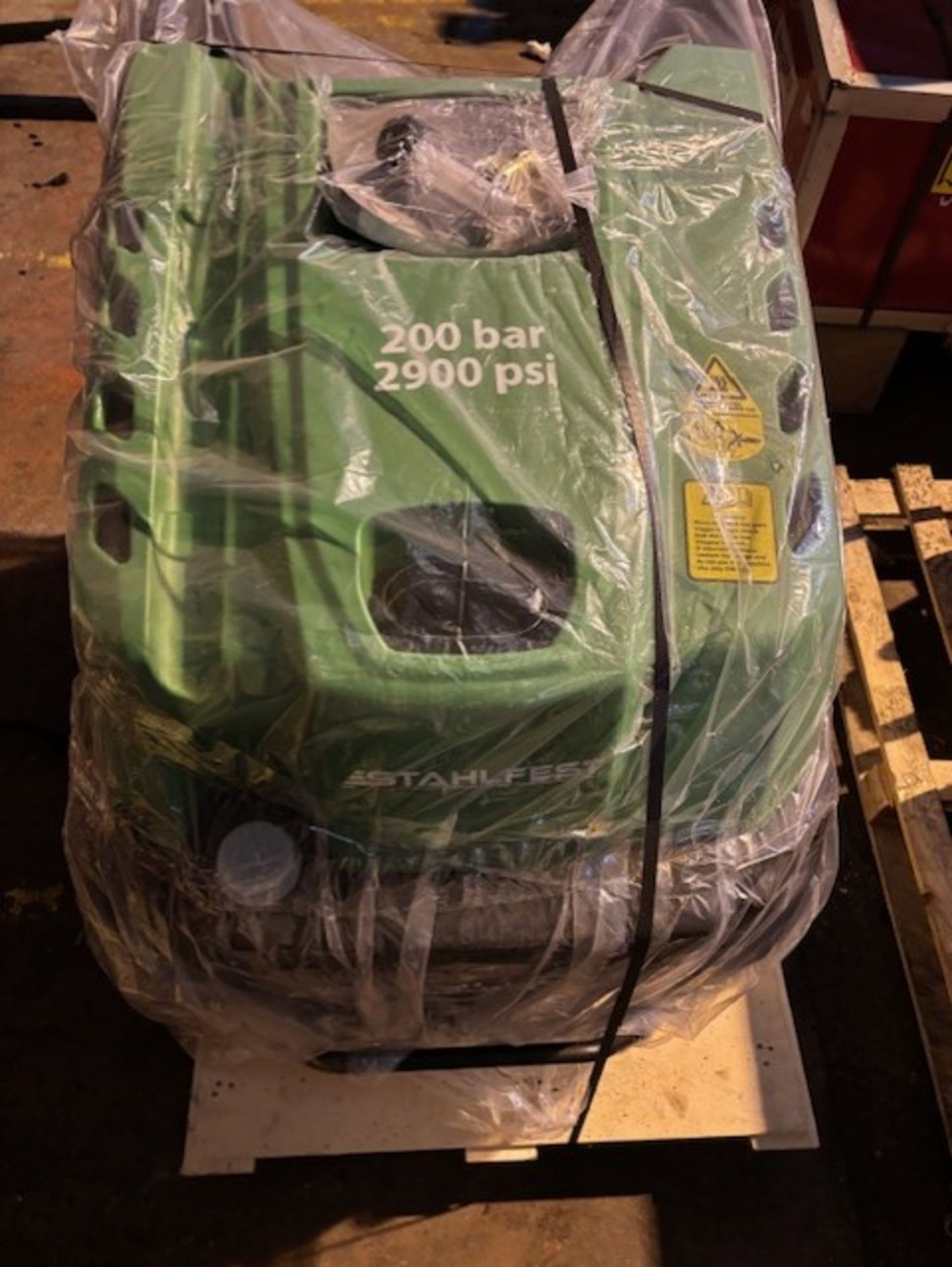 Stahlfest SF782OHPW, the new shape upgraded. Pressure washer hot and cold 2900 psi running at 200 - Image 4 of 5