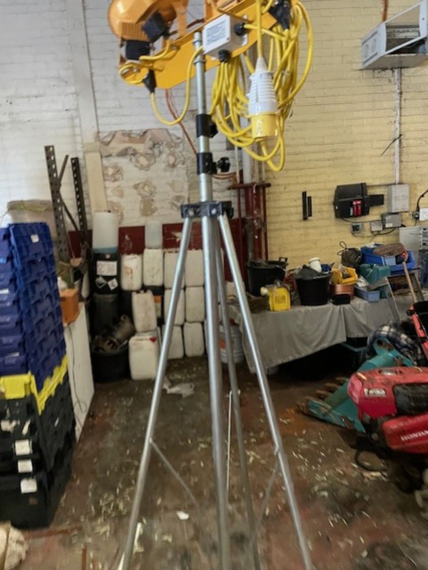 110 volt lights on large tripod working you are bidding for 2 sets of these - Image 5 of 5