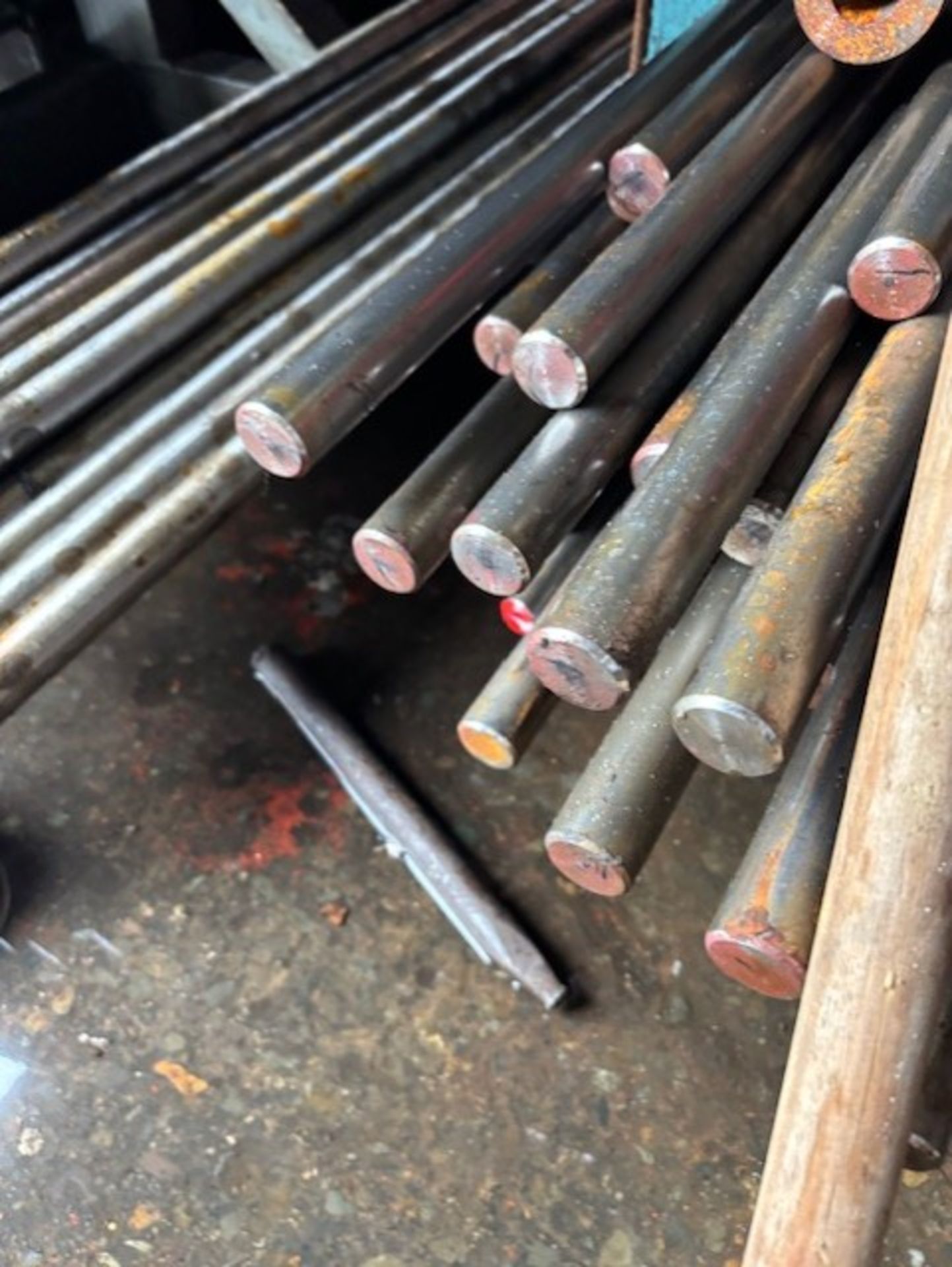 Steel bar 3 metre lengths 26 mm thick your bidding for 10 number that’s 30 metres worth