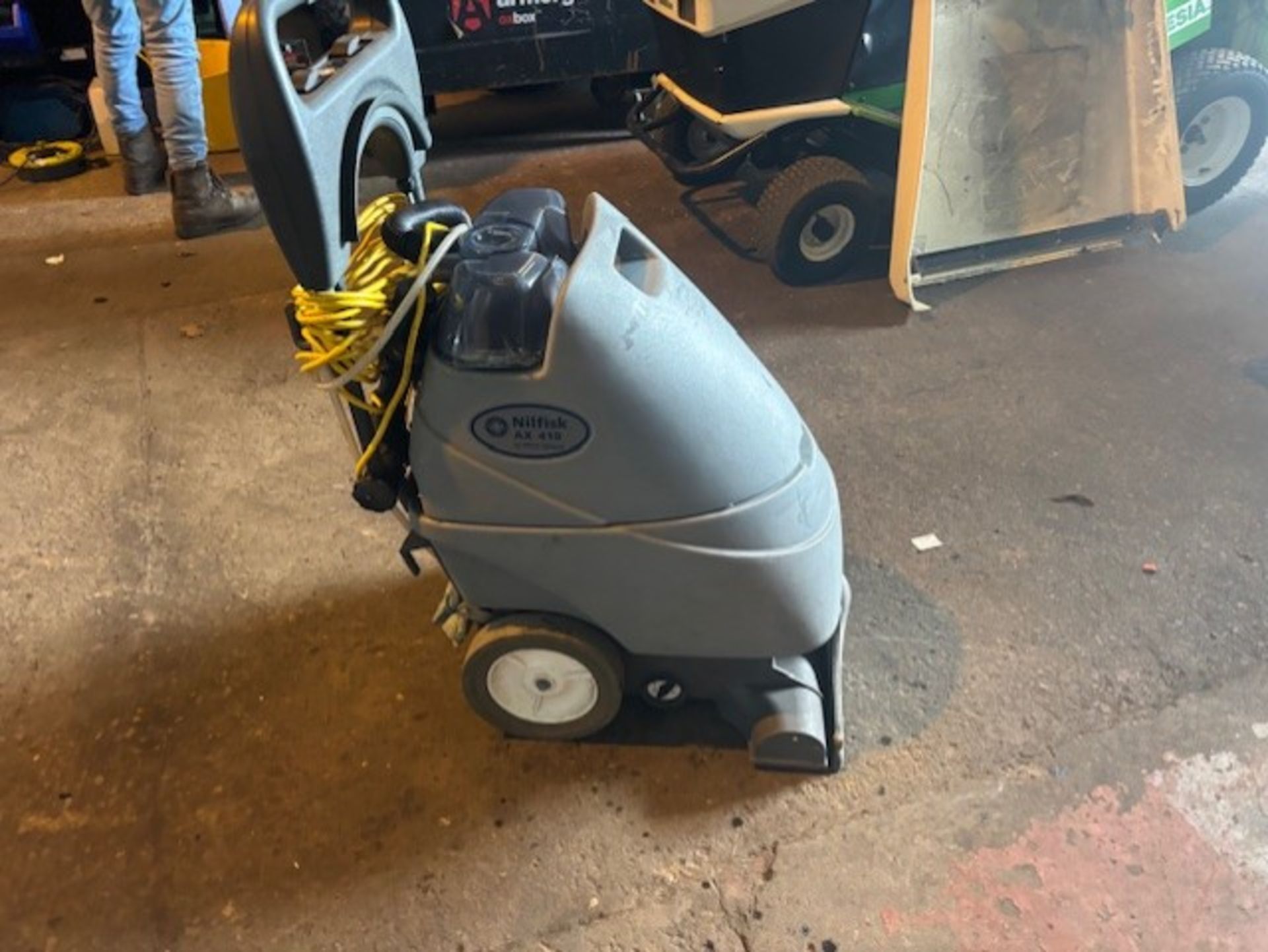 Nilfisk ax410 carpet cleaner in very good condition the only issue is the broken piece see photo - Image 4 of 8