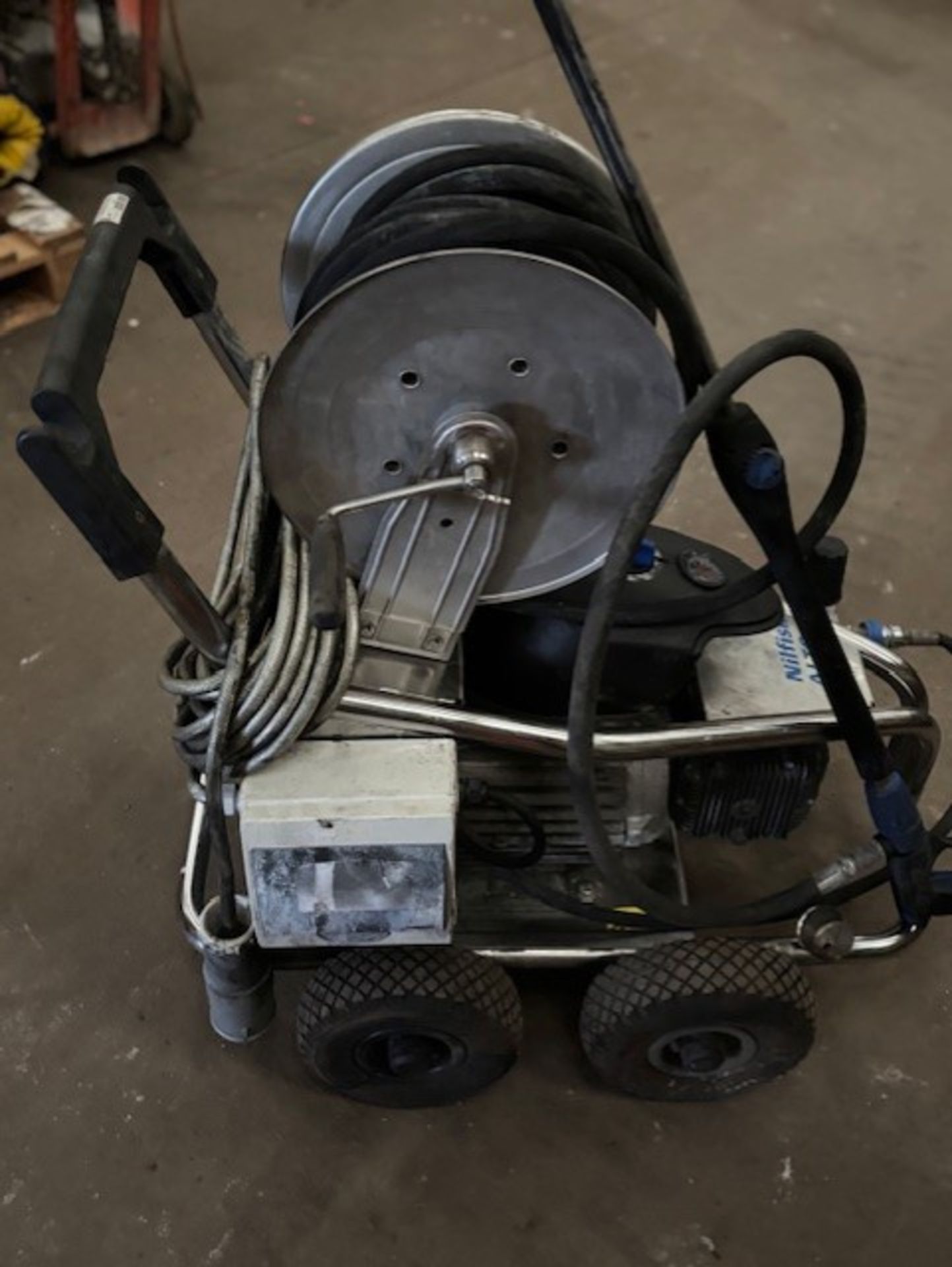 Nilfisk super jet wash big motor hell if a piece of machinery comes with hose and lance it’s 230 but - Image 4 of 6