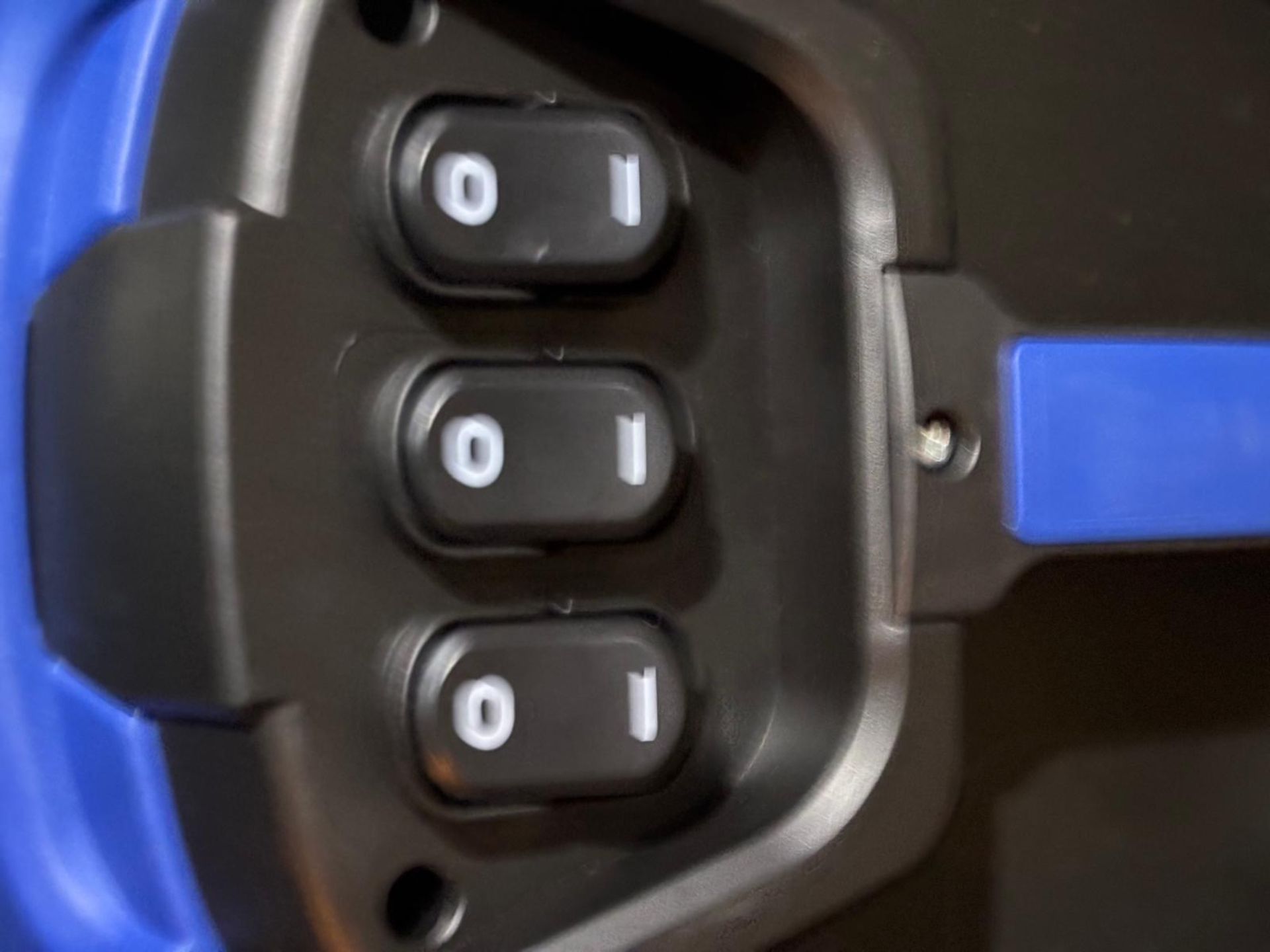 Hyundai 57717FF triple motor wet and dry 100 litre vacuum still in box all brand new these are not - Image 7 of 16