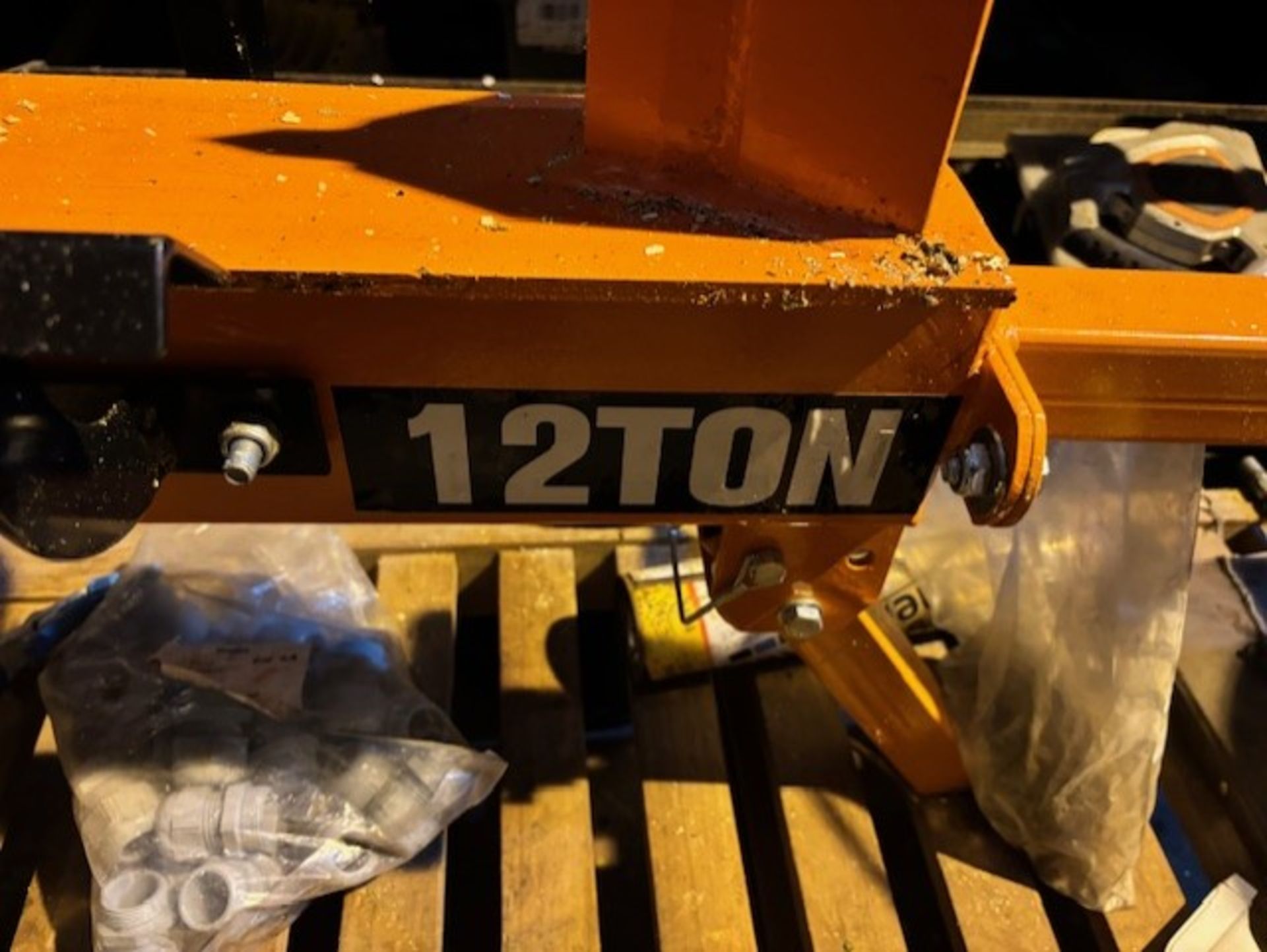 Logsplitter 12 ton only been used once for about 45 minutes it is all working as it should be it - Image 2 of 4