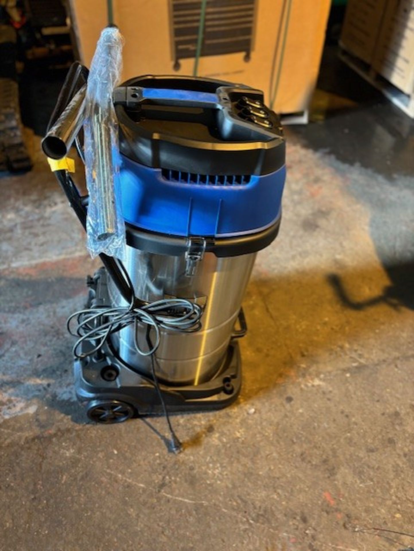 Hyundai triple vac motor wet n dry hoover new unused has a spec sheet with it with all these are - Image 2 of 7