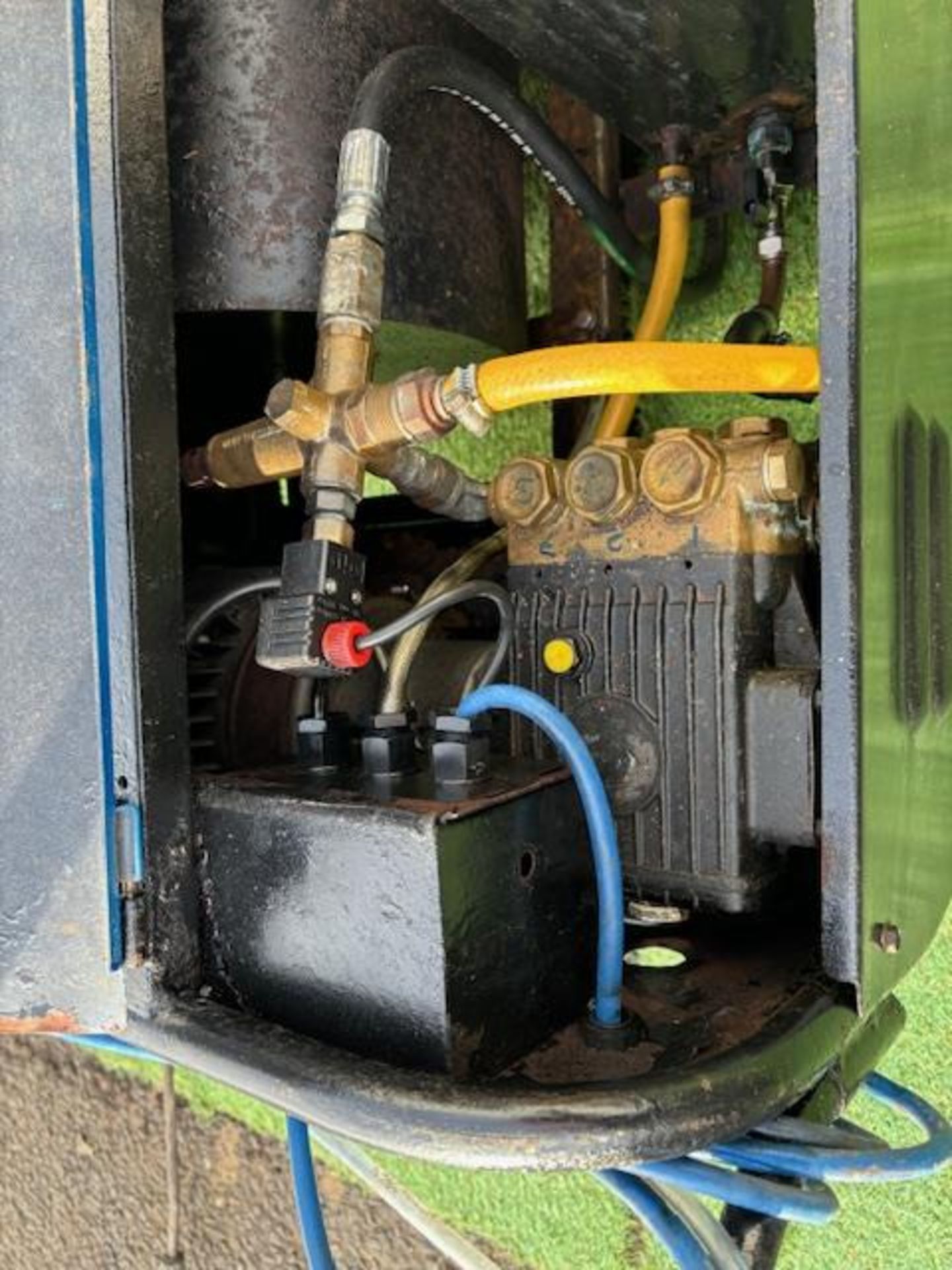 Fully Restored Old jet wash, built by Agma 80s, solid machine, new valves & jets. Filters gone - Image 4 of 10