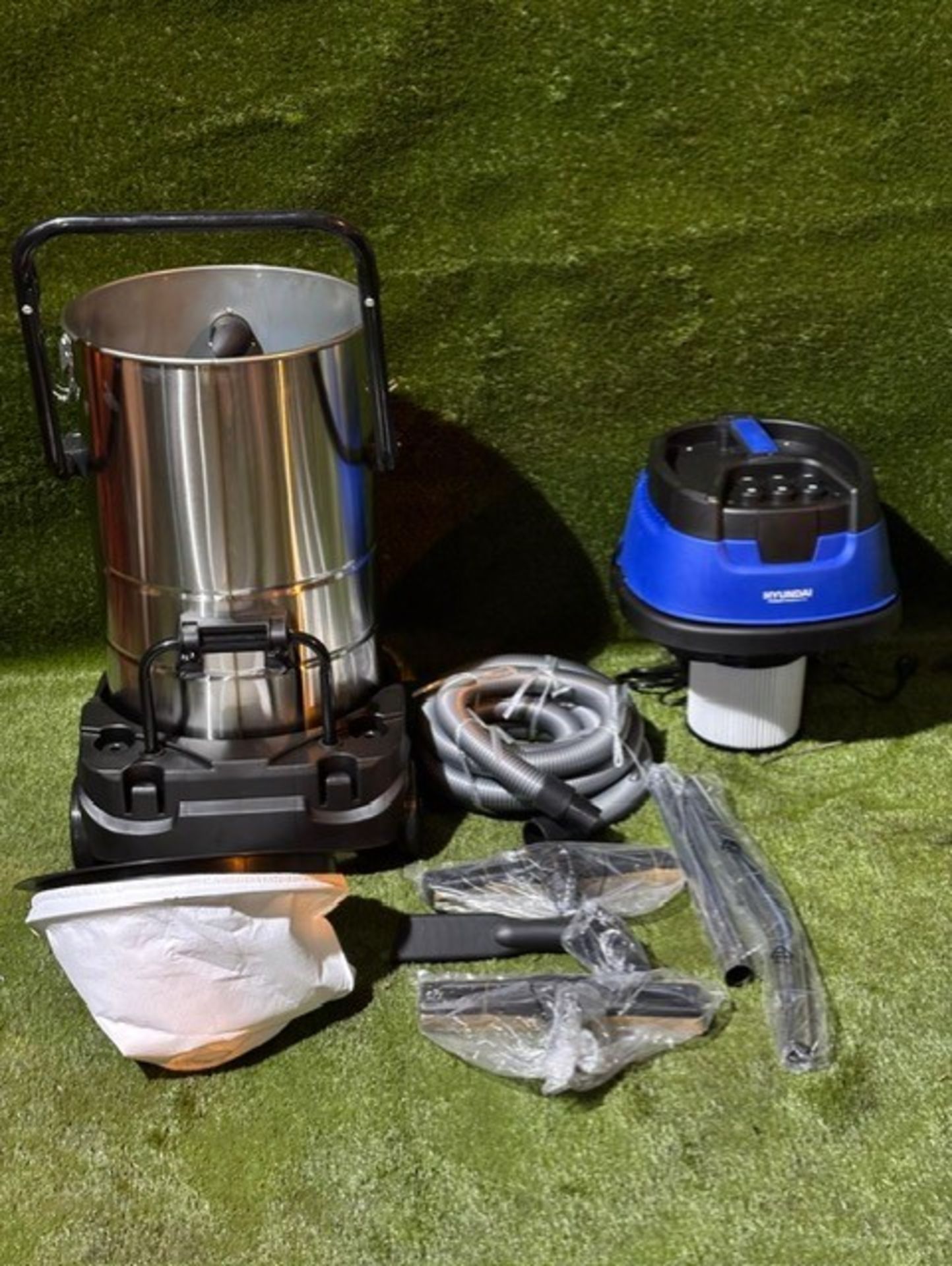 Hyundai 57717FF triple motor wet and dry 100 litre vacuum still in box all brand new these are not - Image 14 of 16