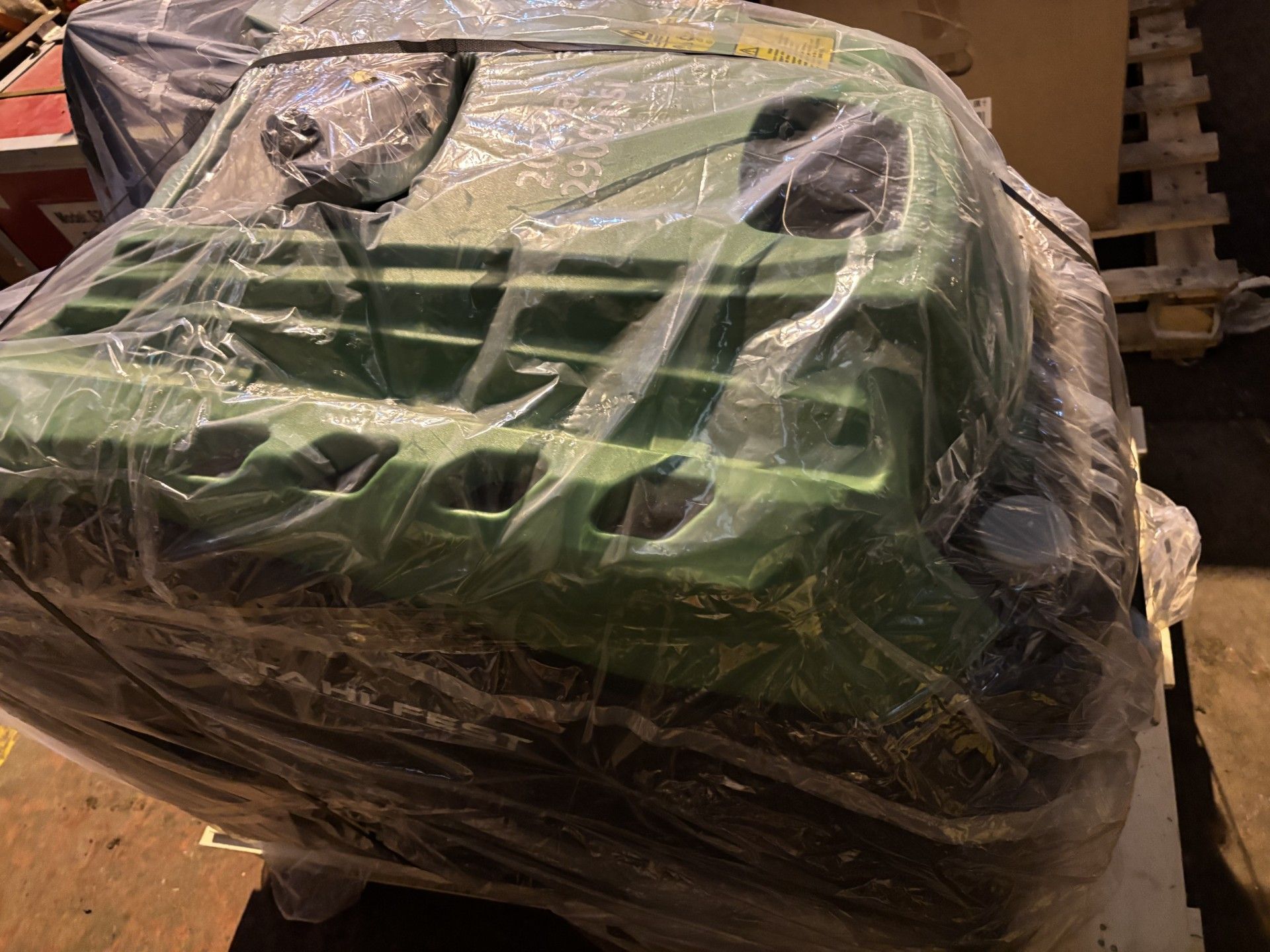 Stahlfest SF782OHPW, the new shape upgraded. Pressure washer hot and cold 2900 psi running at 200 - Image 2 of 5