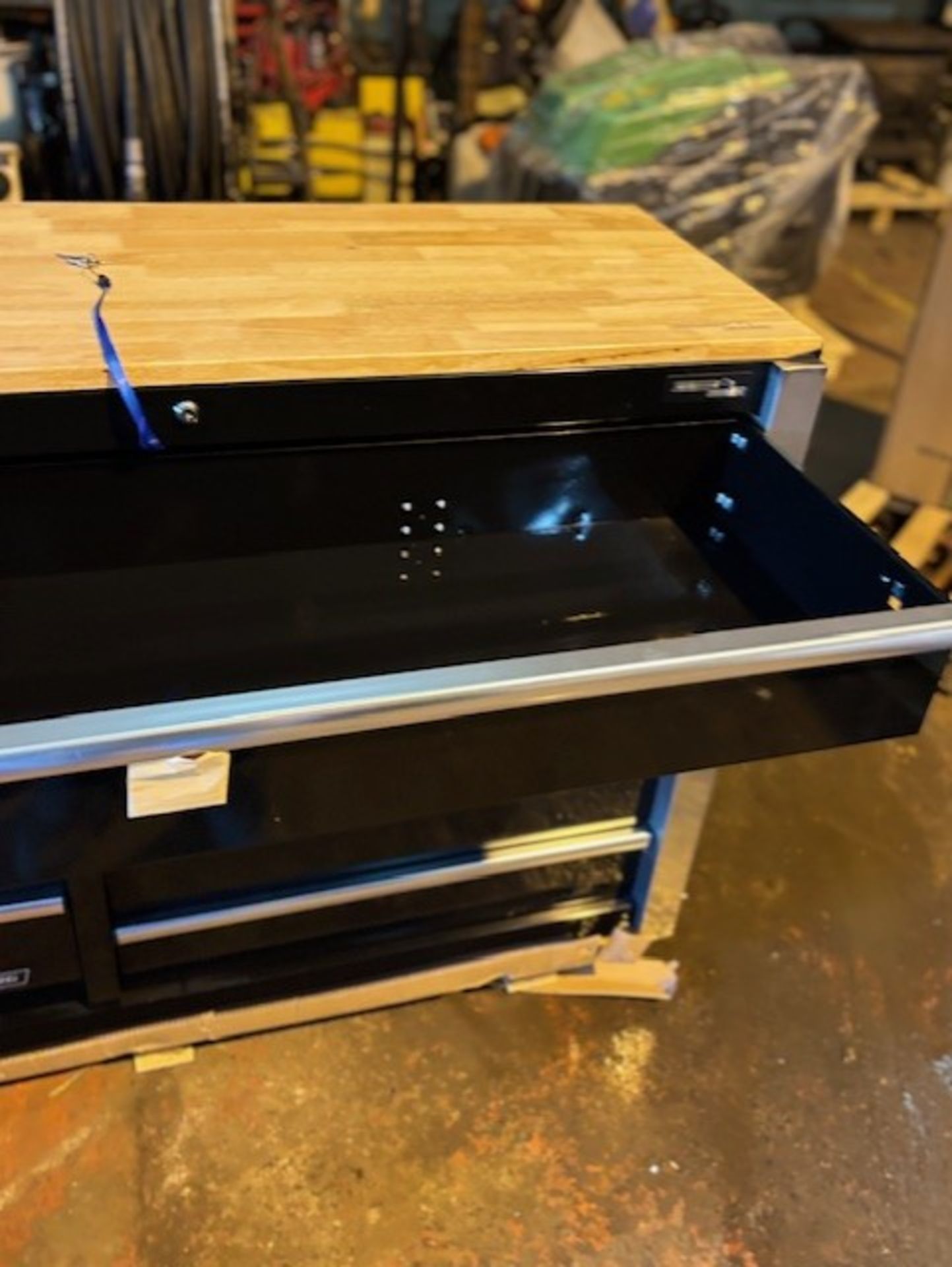 United Tool Corporation Tool Box - 13 drawer tool cabinet Model 810056-utc - Image 7 of 17