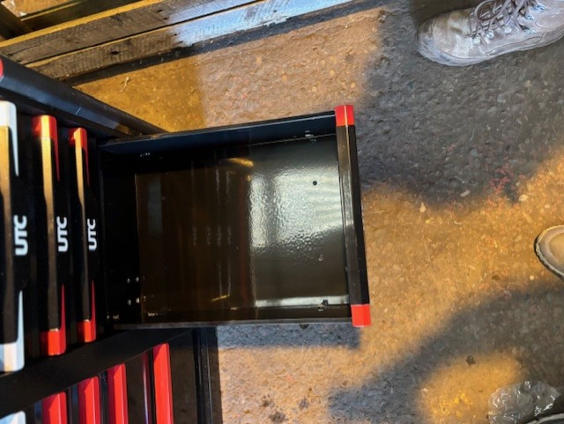 United Tool Corporation Tool Box - 13 drawer tool cabinet Model 810056-utc - Image 12 of 14