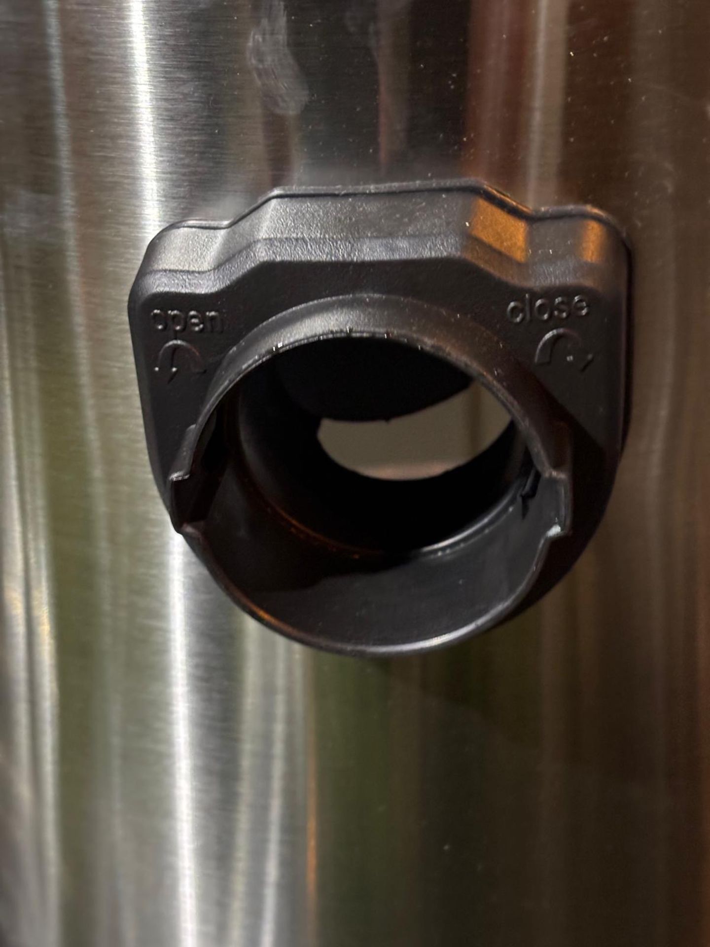 Hyundai 57717FF triple motor wet and dry 100 litre vacuum still in box all brand new these are not - Image 10 of 16