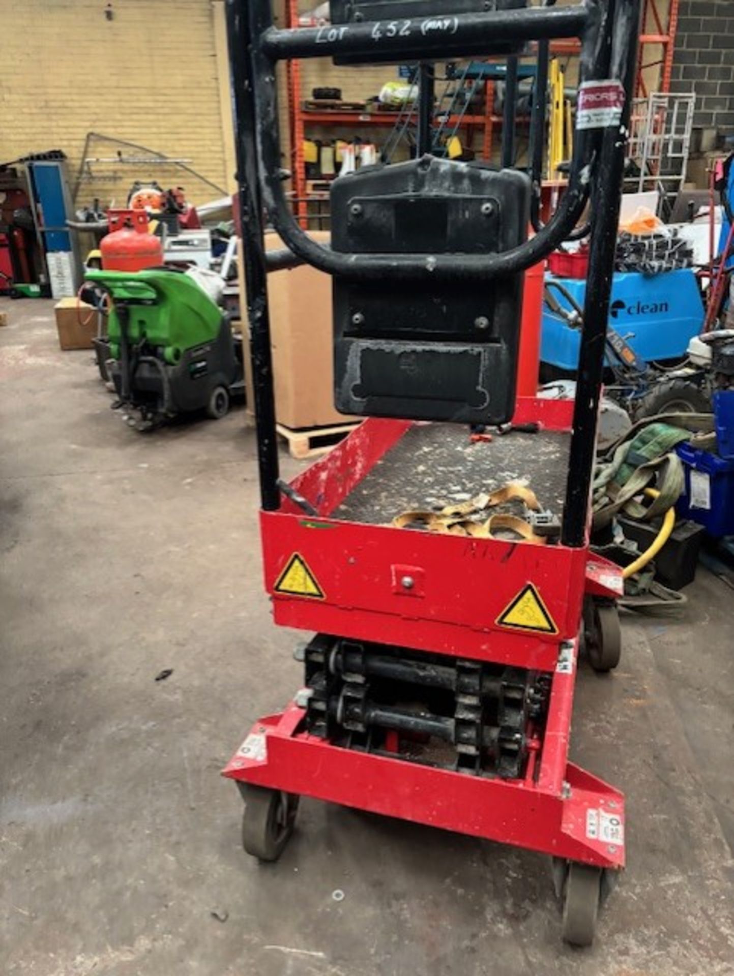 Pop Up Lifting Platform - working order - Image 3 of 4