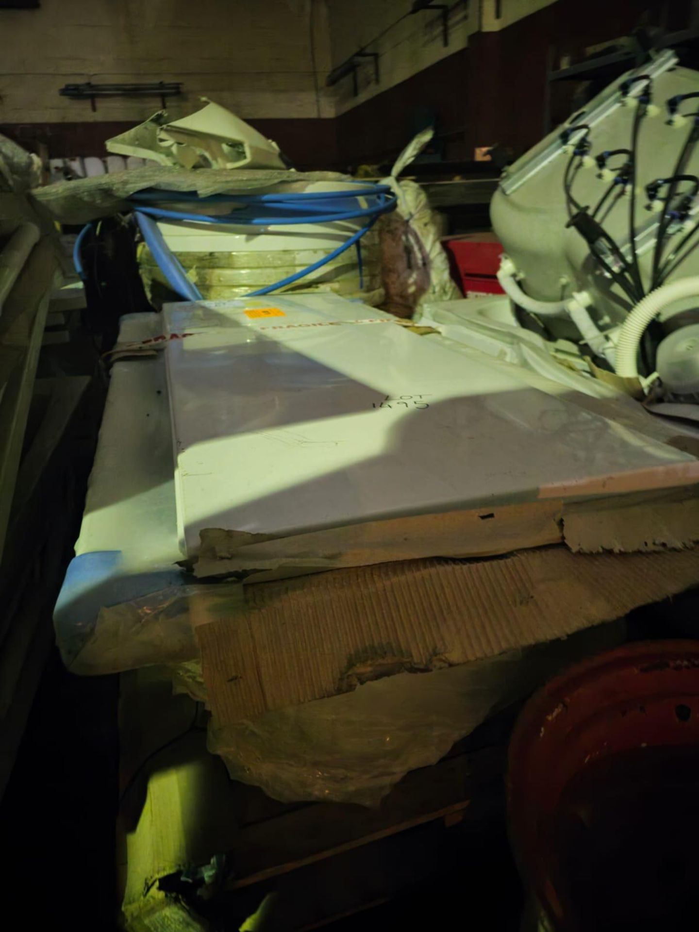 New bath tub with jets, motor & sides - Image 3 of 4