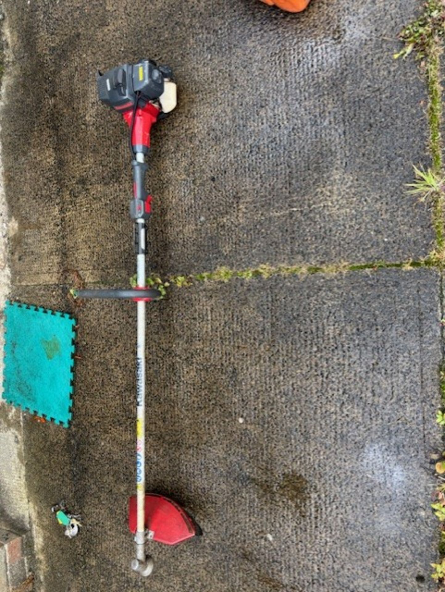 Kawasaki strimmer it in good condition starts cuts no noise grinds or anything Start