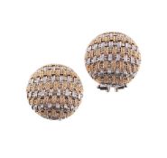 A PAIR OF BI-COLOURED EARRINGS