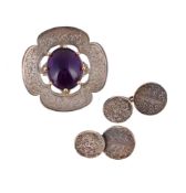 MALCOLM APPLEBY, AN AMETHYST BROOCH AND A PAIR OF SILVER CUFFLINKS