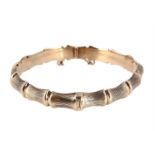 A 9 CARAT GOLD BAMBOO STYLE HINGED BANGLE