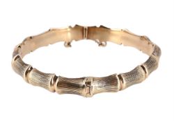 A 9 CARAT GOLD BAMBOO STYLE HINGED BANGLE